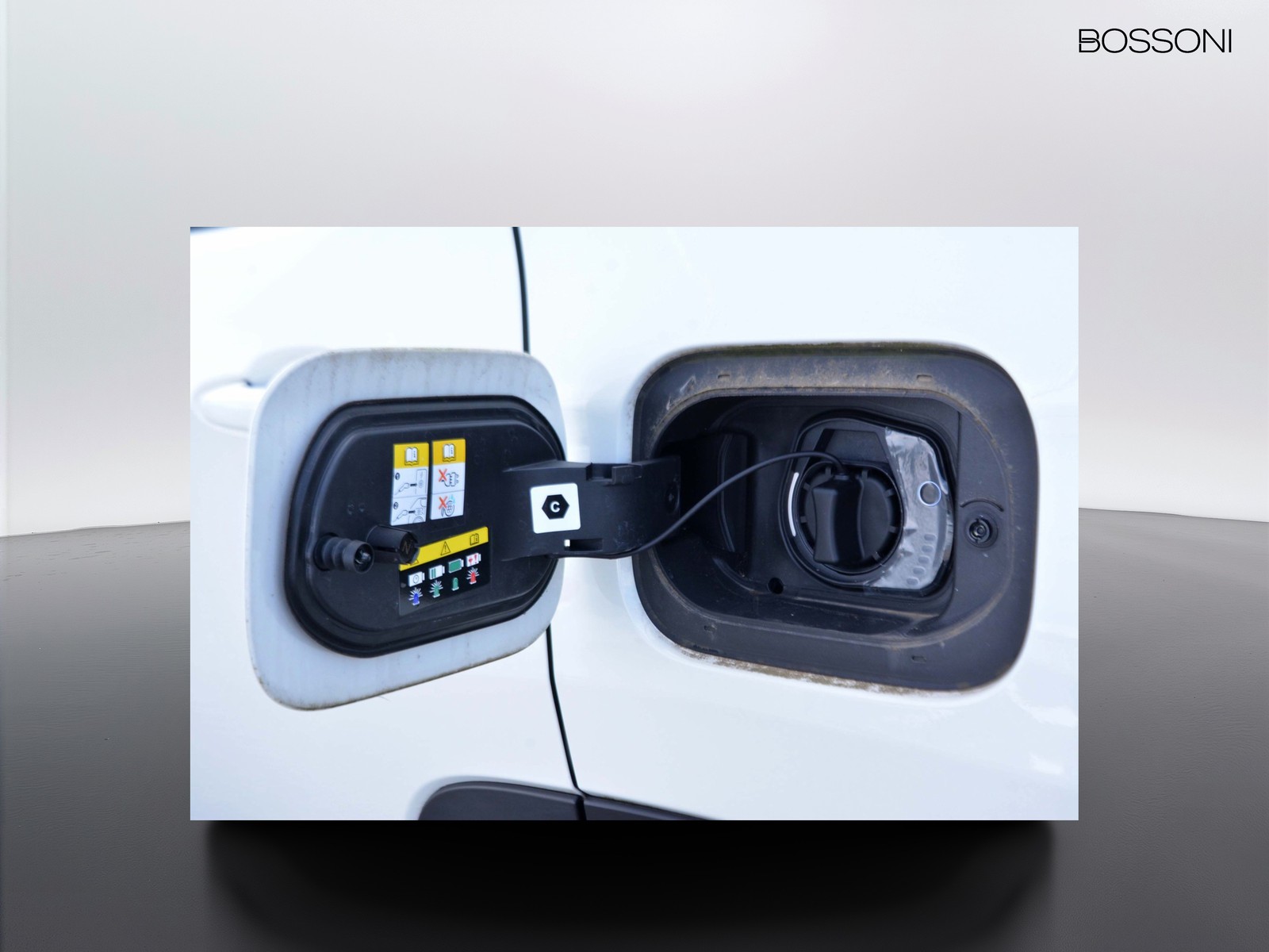 14 - Jeep Compass 1.3 turbo t4 phev business 4xe at6