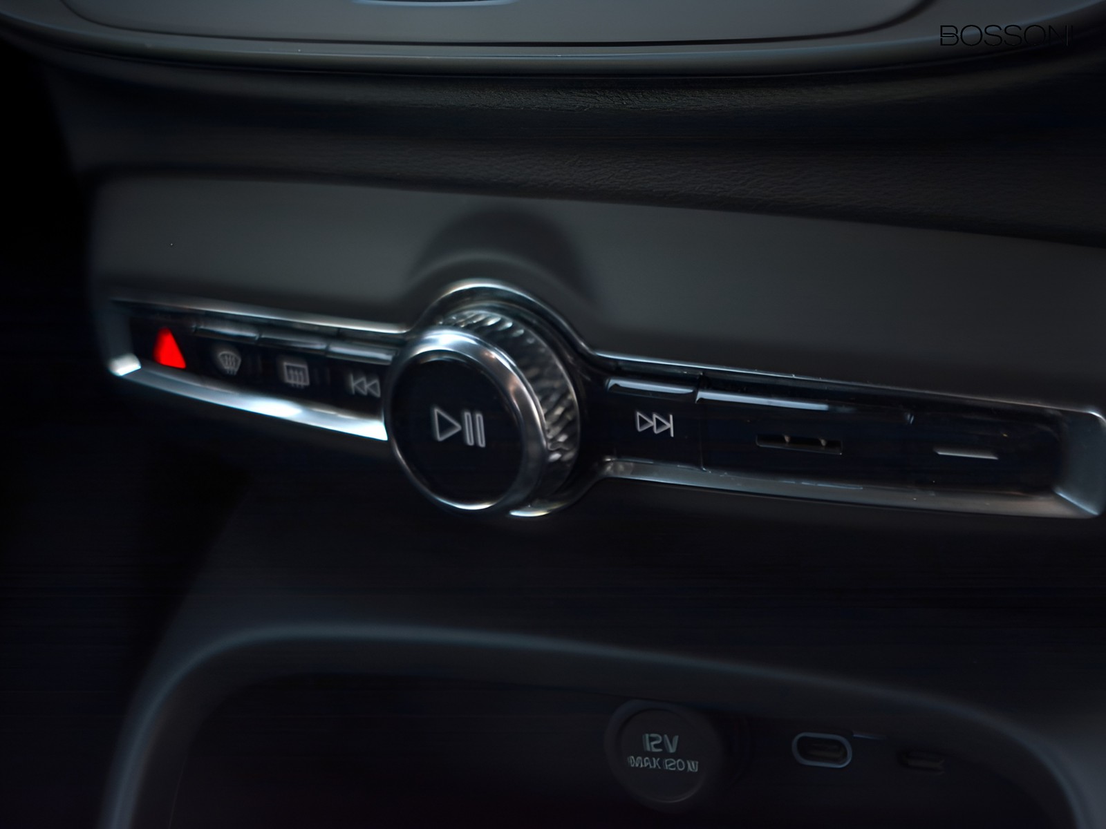 12 - Volvo XC40 2.0 b3 essential automatico