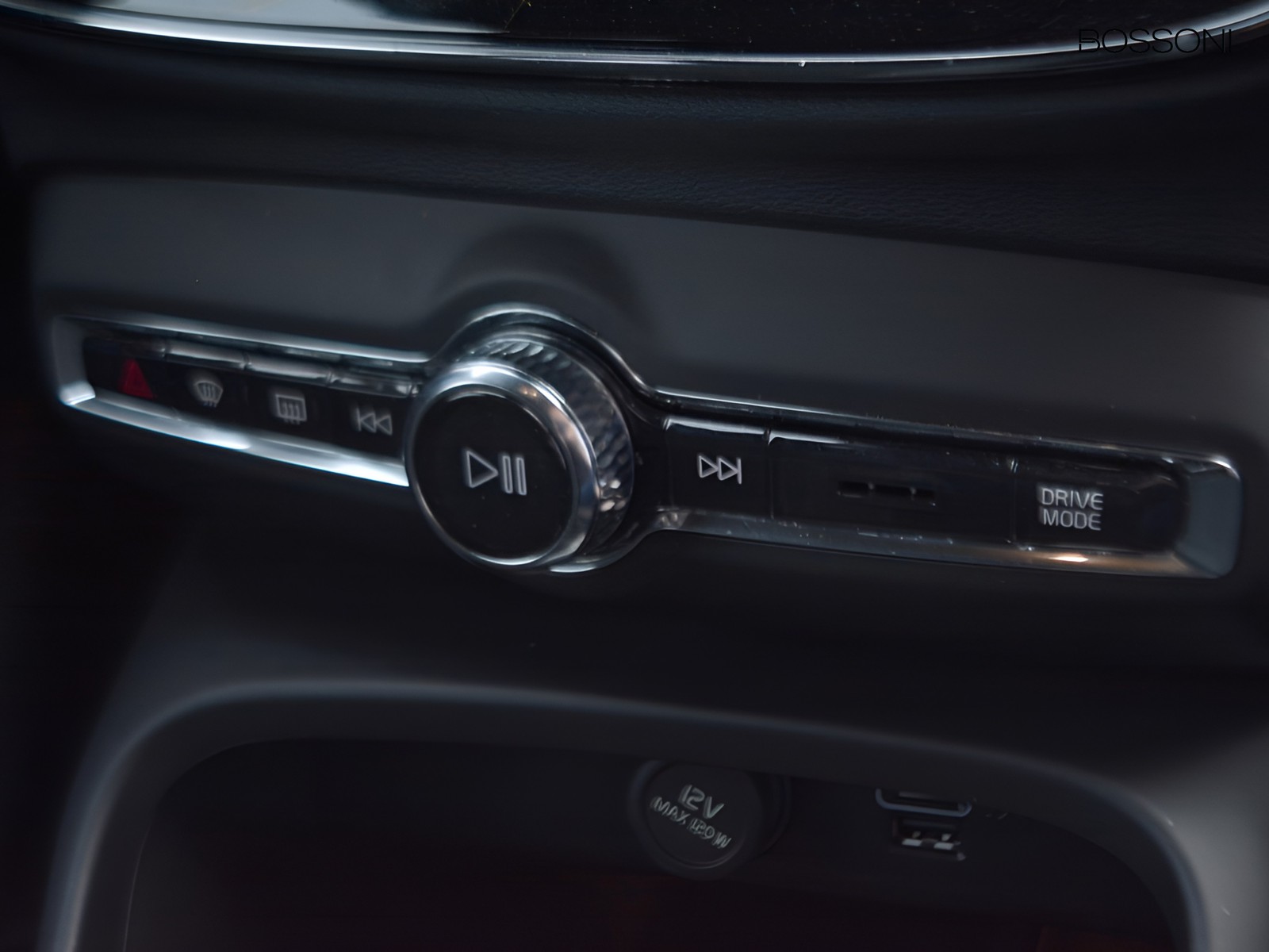 12 - Volvo XC40 1.5 t4 recharge plug-in-hybrid plus dark automatico