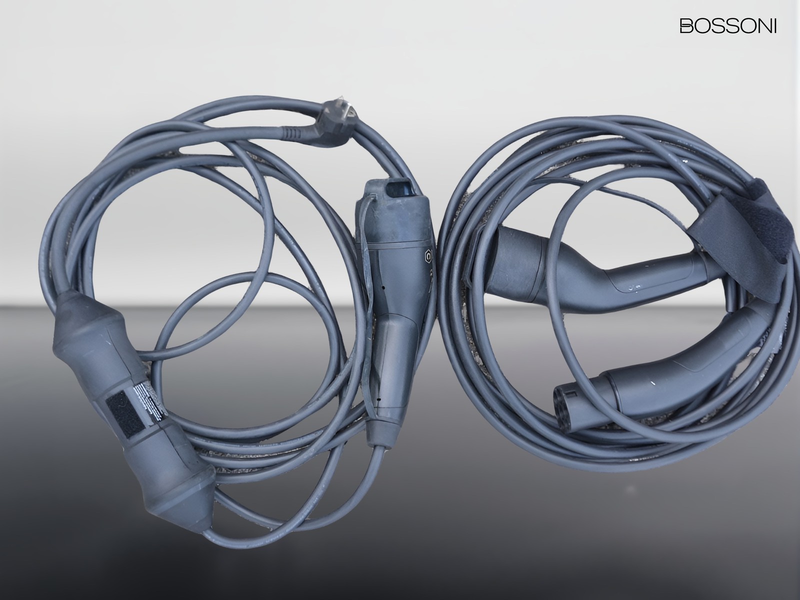 14 - Volvo XC40 1.5 t4 recharge plug-in-hybrid plus dark automatico