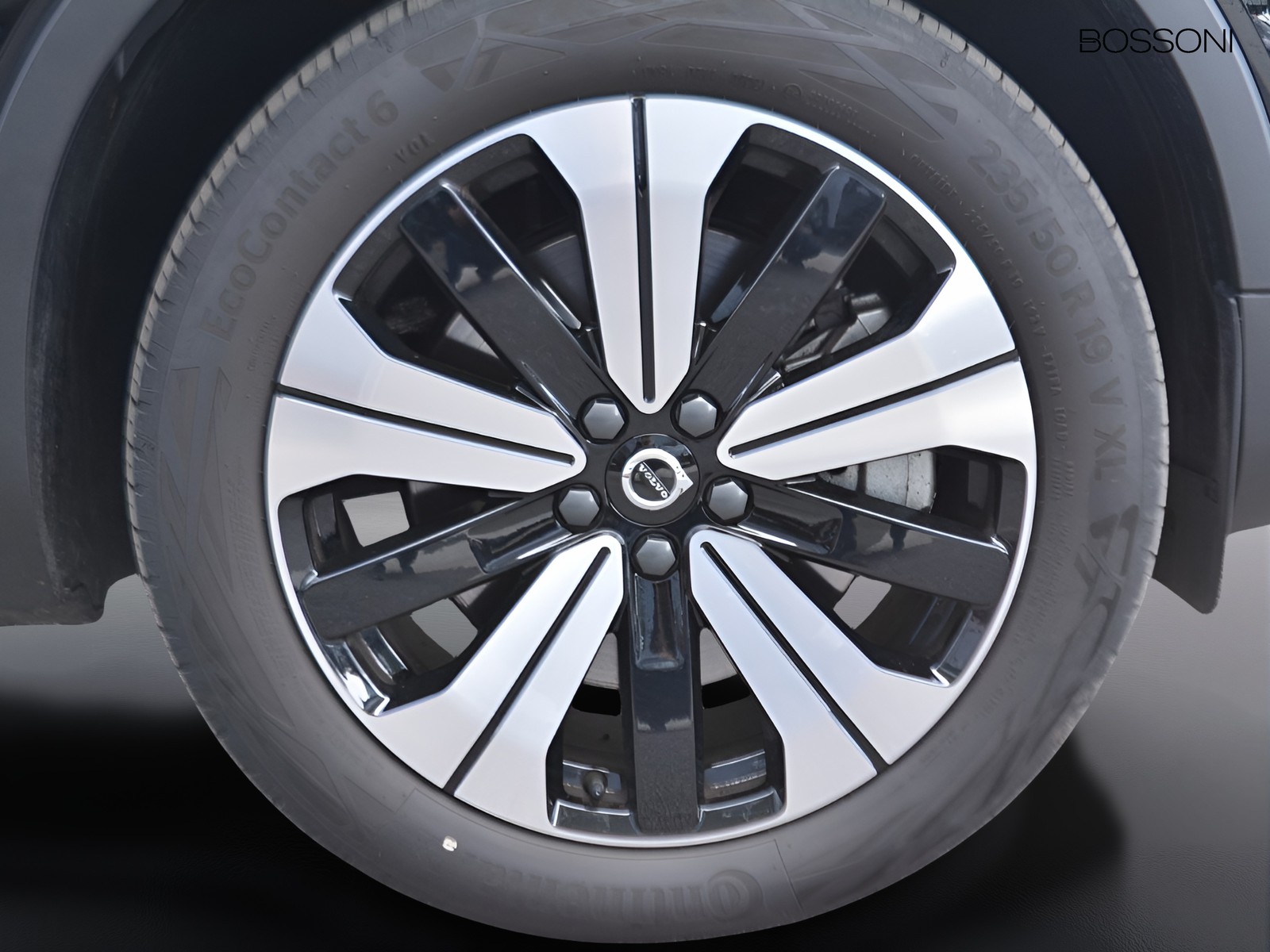 18 - Volvo XC40 1.5 t4 recharge plug-in-hybrid plus dark automatico