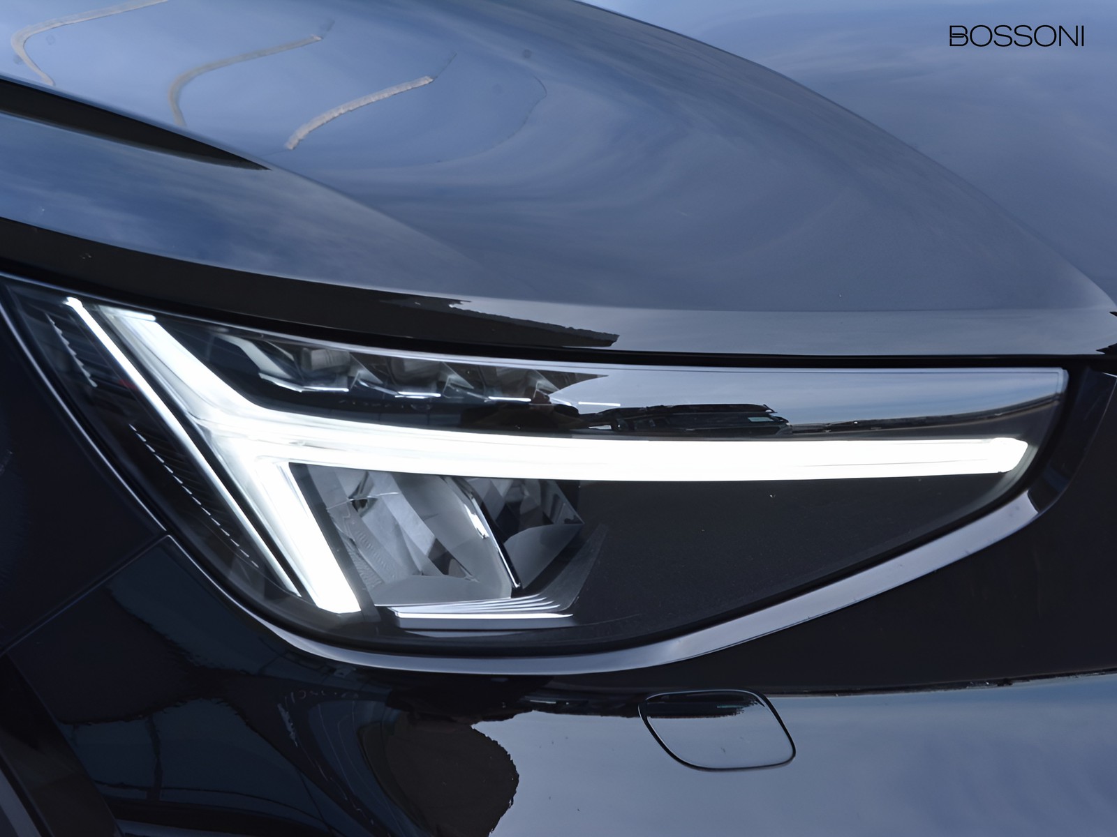 22 - Volvo XC40 1.5 t4 recharge plug-in-hybrid plus dark automatico