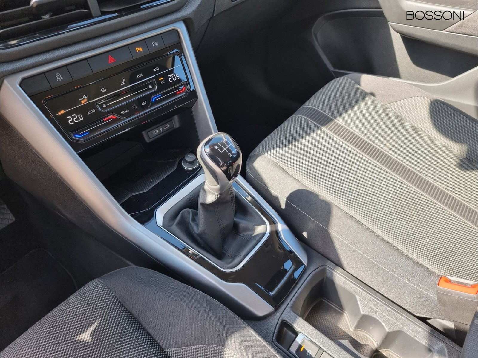 9 - Volkswagen T-Roc 2.0 tdi scr 115cv life