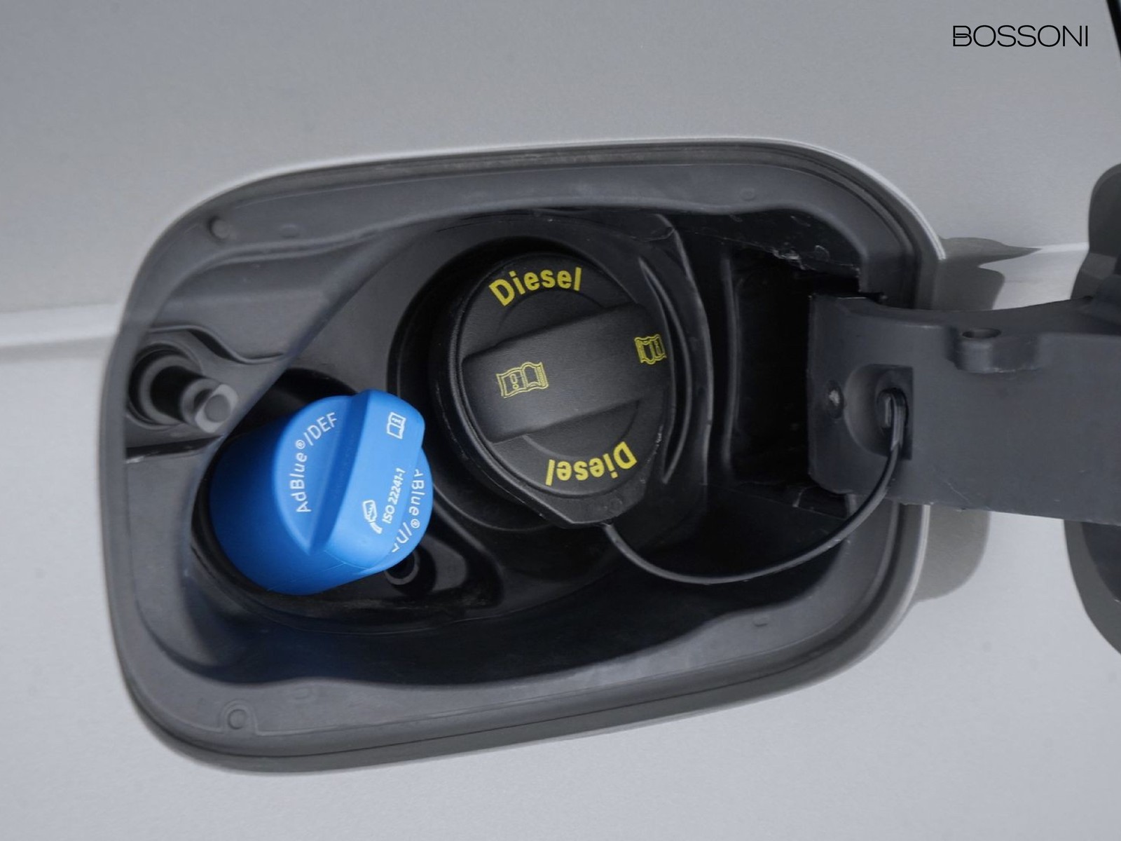 32 - Audi Q5 sportback 40 2.0 tdi mhev 12v s line quattro s tronic