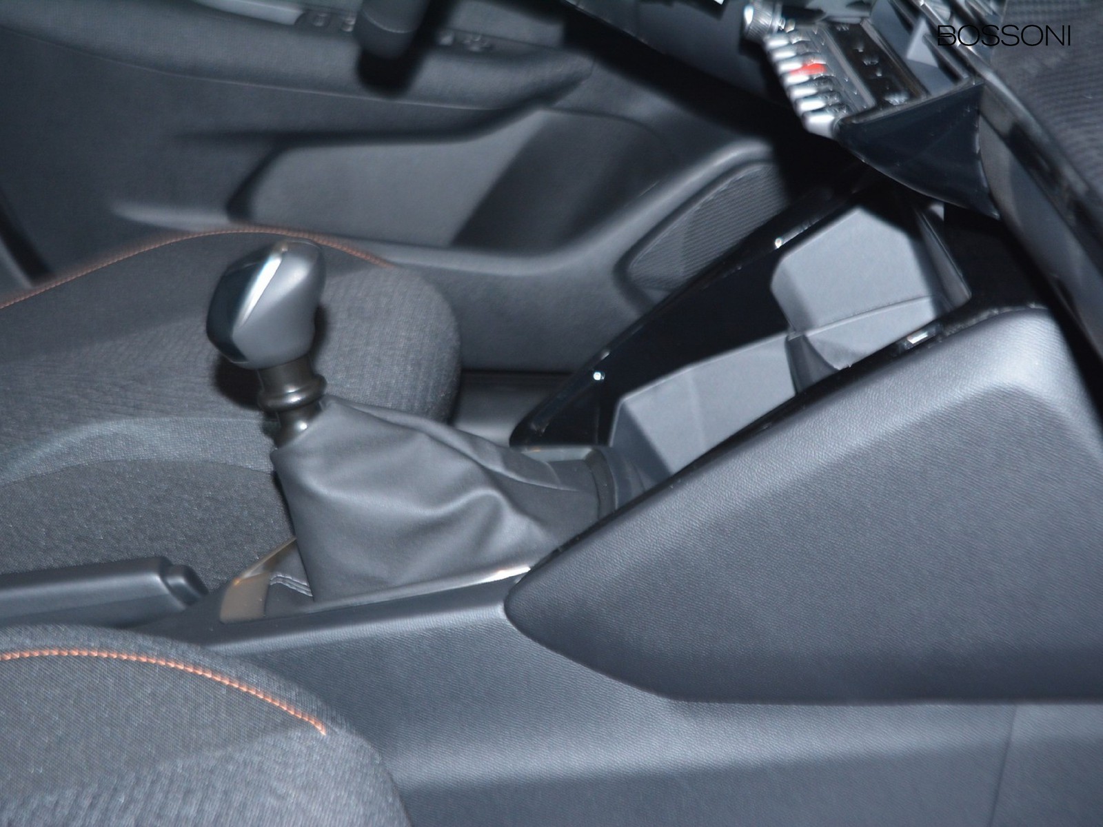 12 - Peugeot 208 1.2 puretech 100cv style s&s