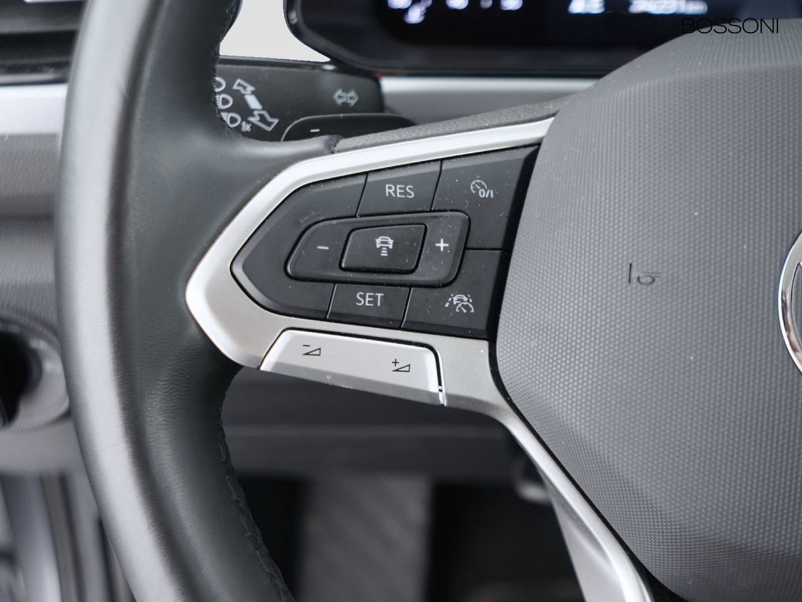 24 - Volkswagen T-Roc 2.0 tdi scr 150cv life dsg