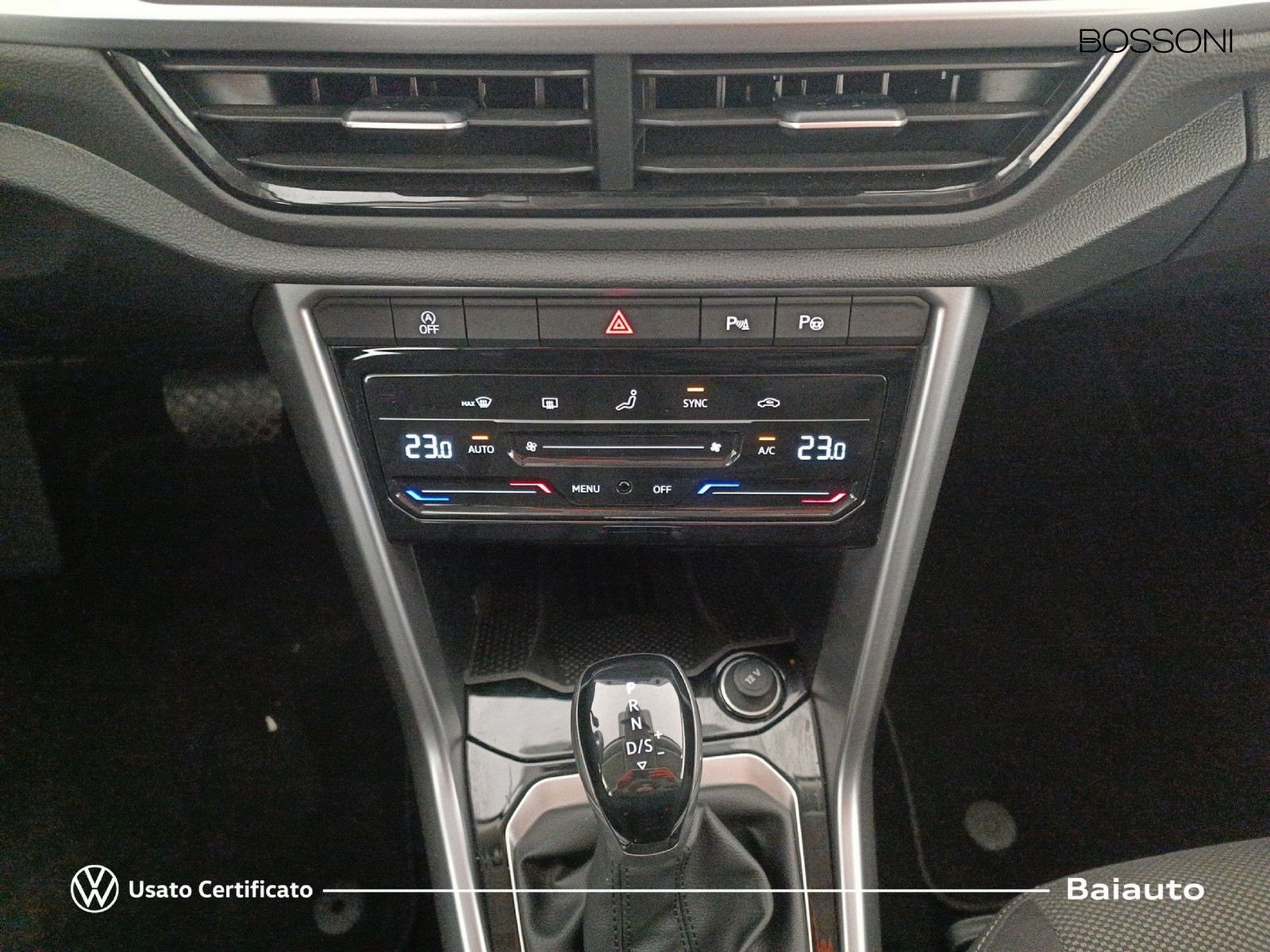 11 - Volkswagen T-Roc 2.0 tdi scr 150cv life dsg