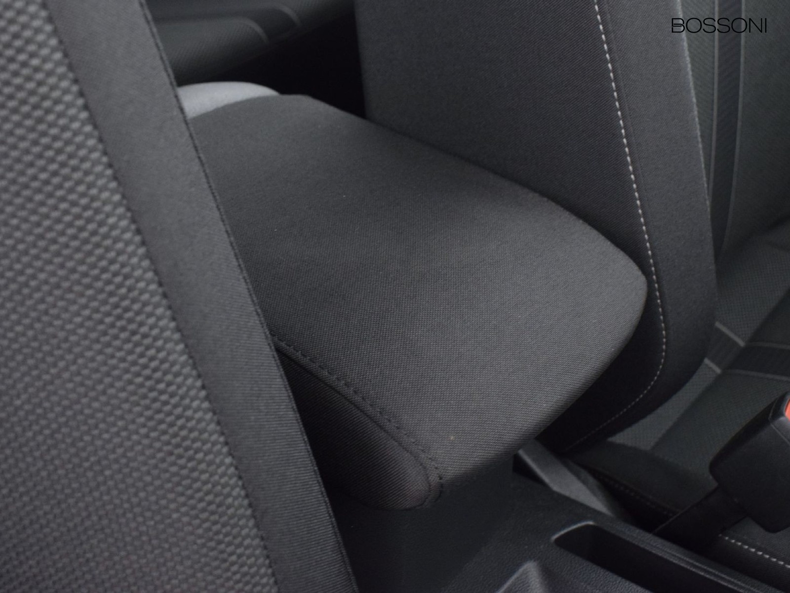 18 - Volkswagen T-Roc 2.0 tdi scr 115cv life