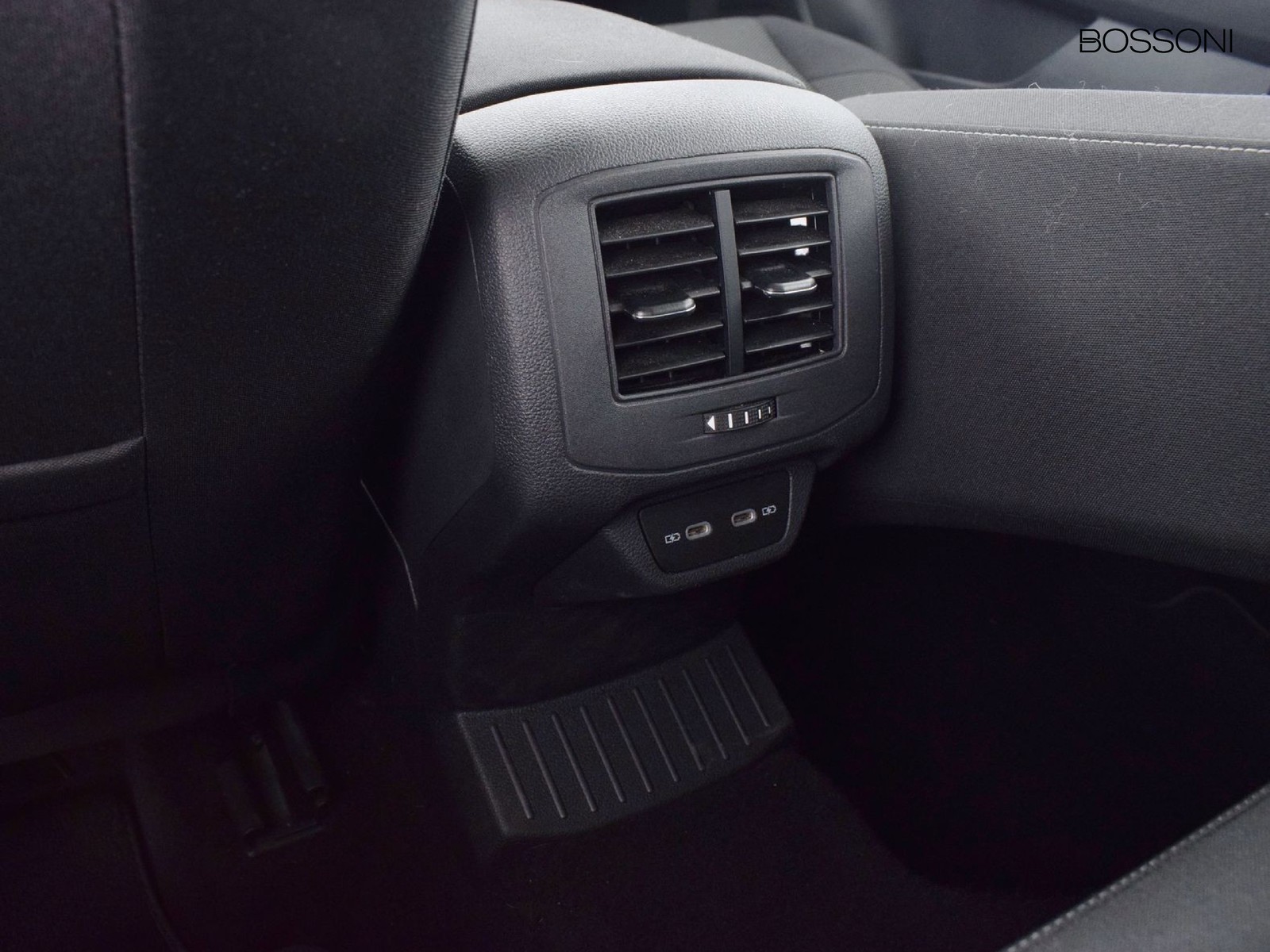 27 - Volkswagen T-Roc 2.0 tdi scr 150cv life dsg