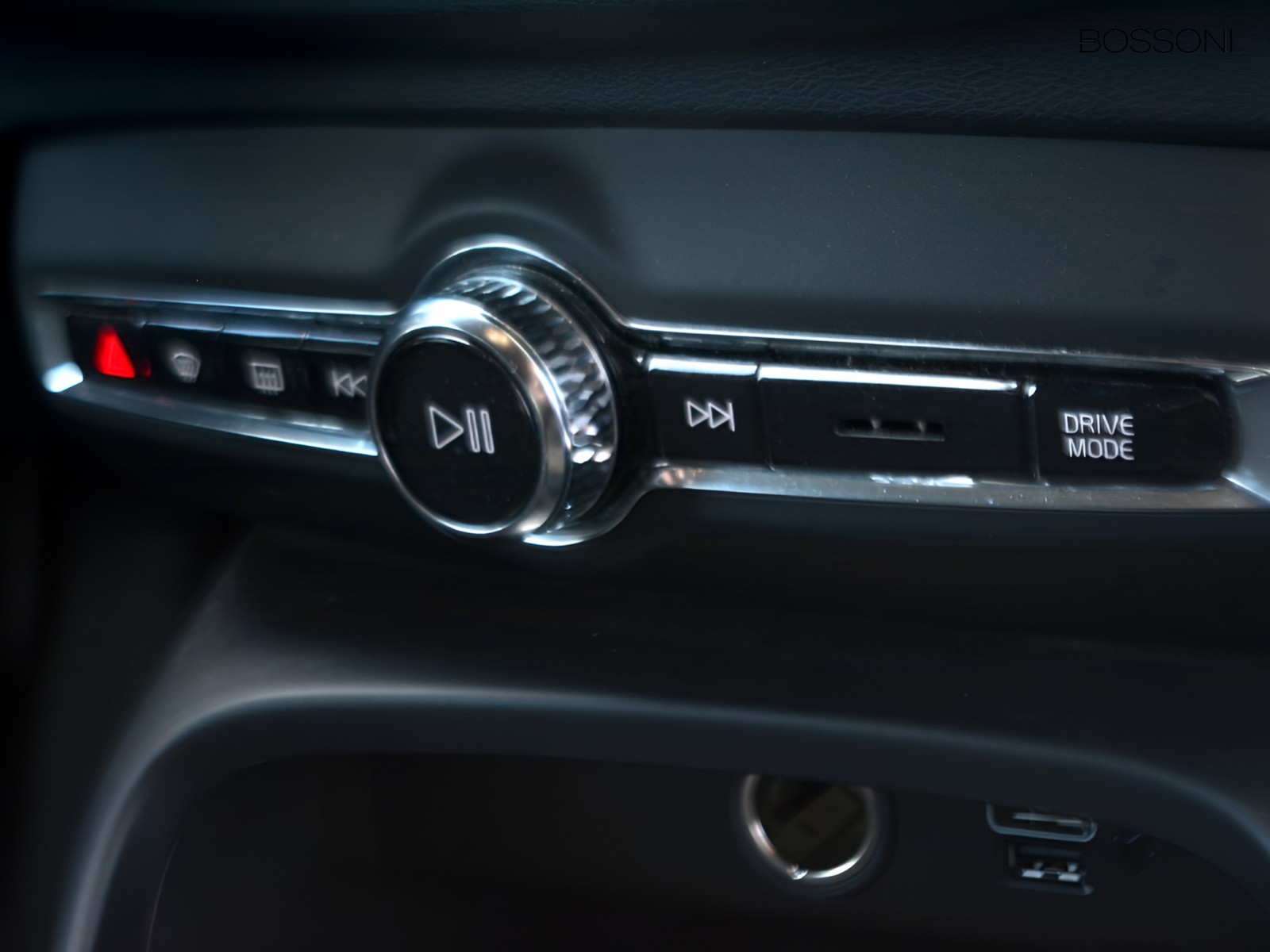 12 - Volvo XC40 1.5 t4 recharge plug-in-hybrid essential automatico