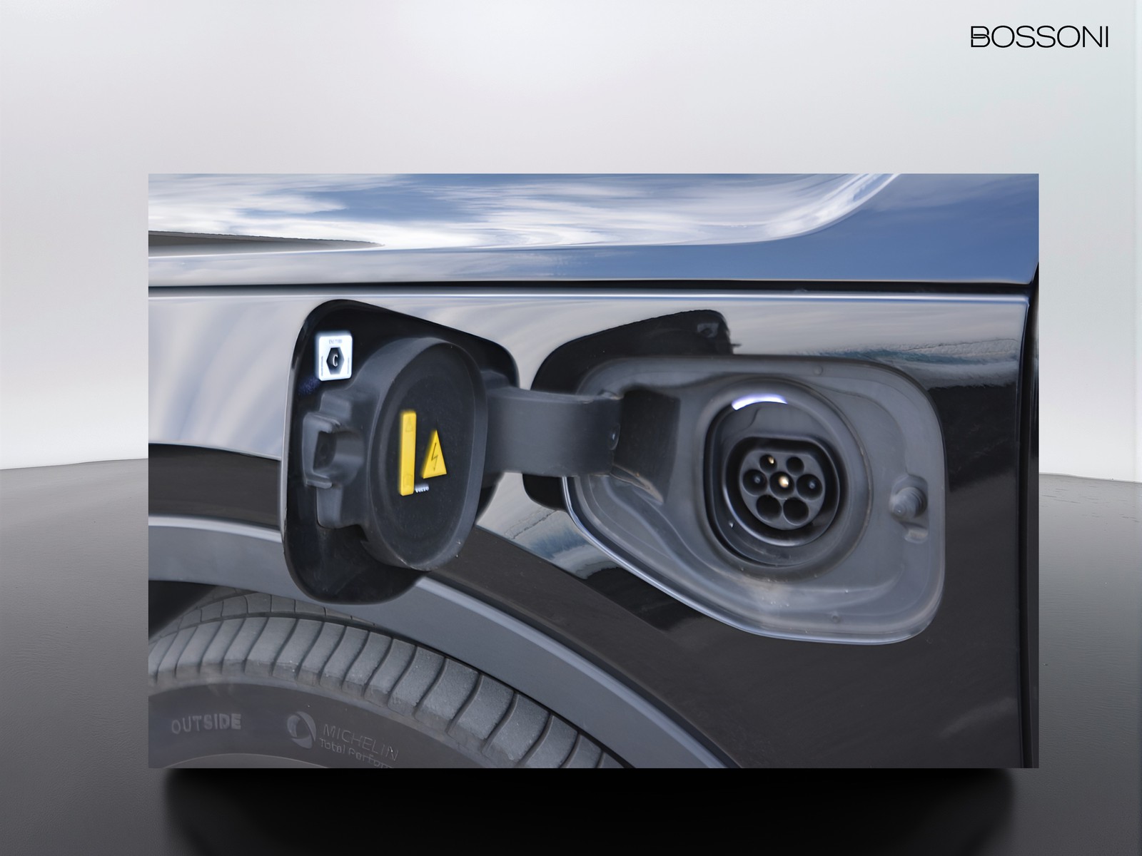 15 - Volvo XC40 1.5 t4 recharge plug-in-hybrid essential automatico