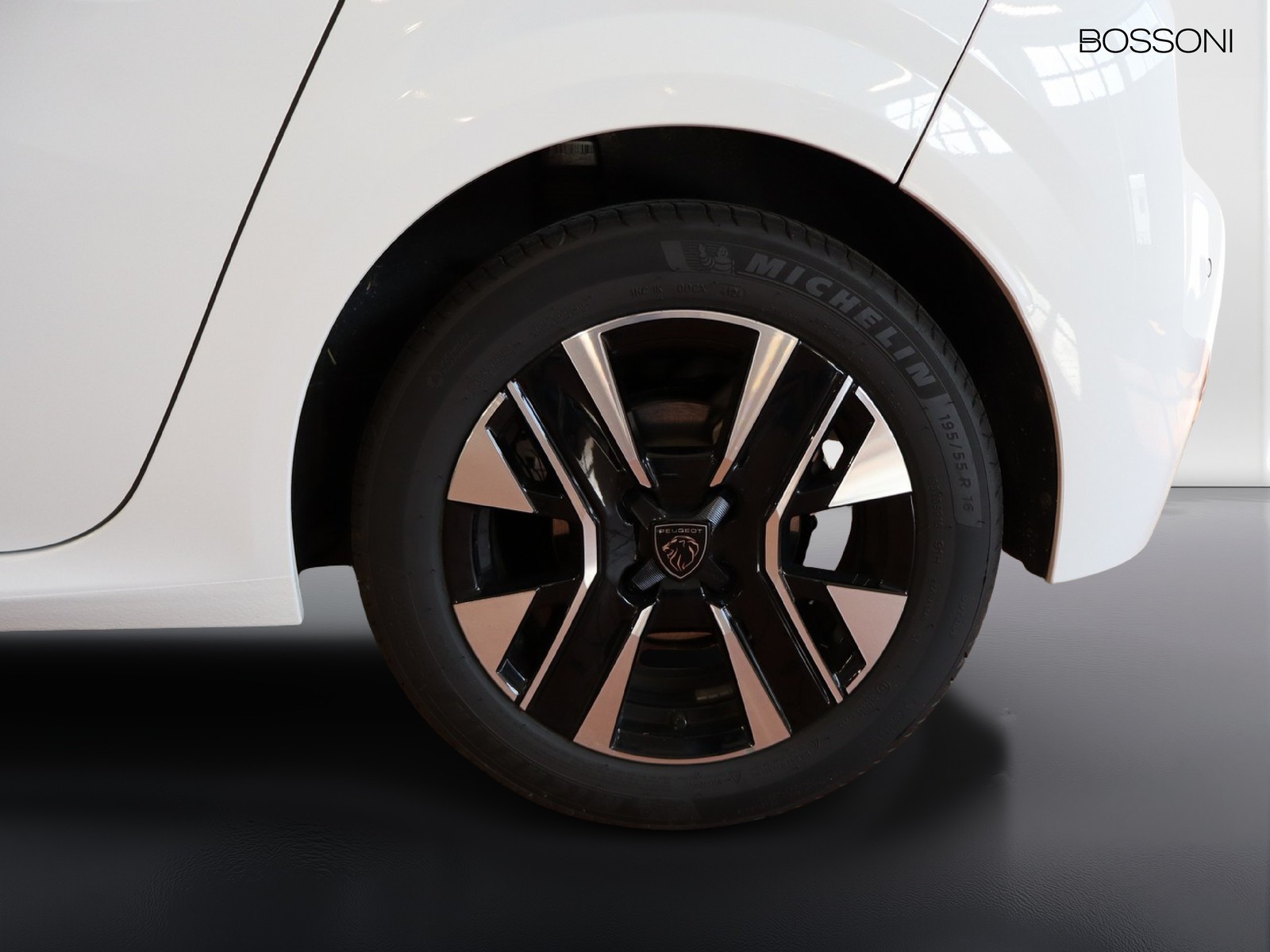 4 - Peugeot 208 1.2 hybrid 48v 110cv allure e-dcs6