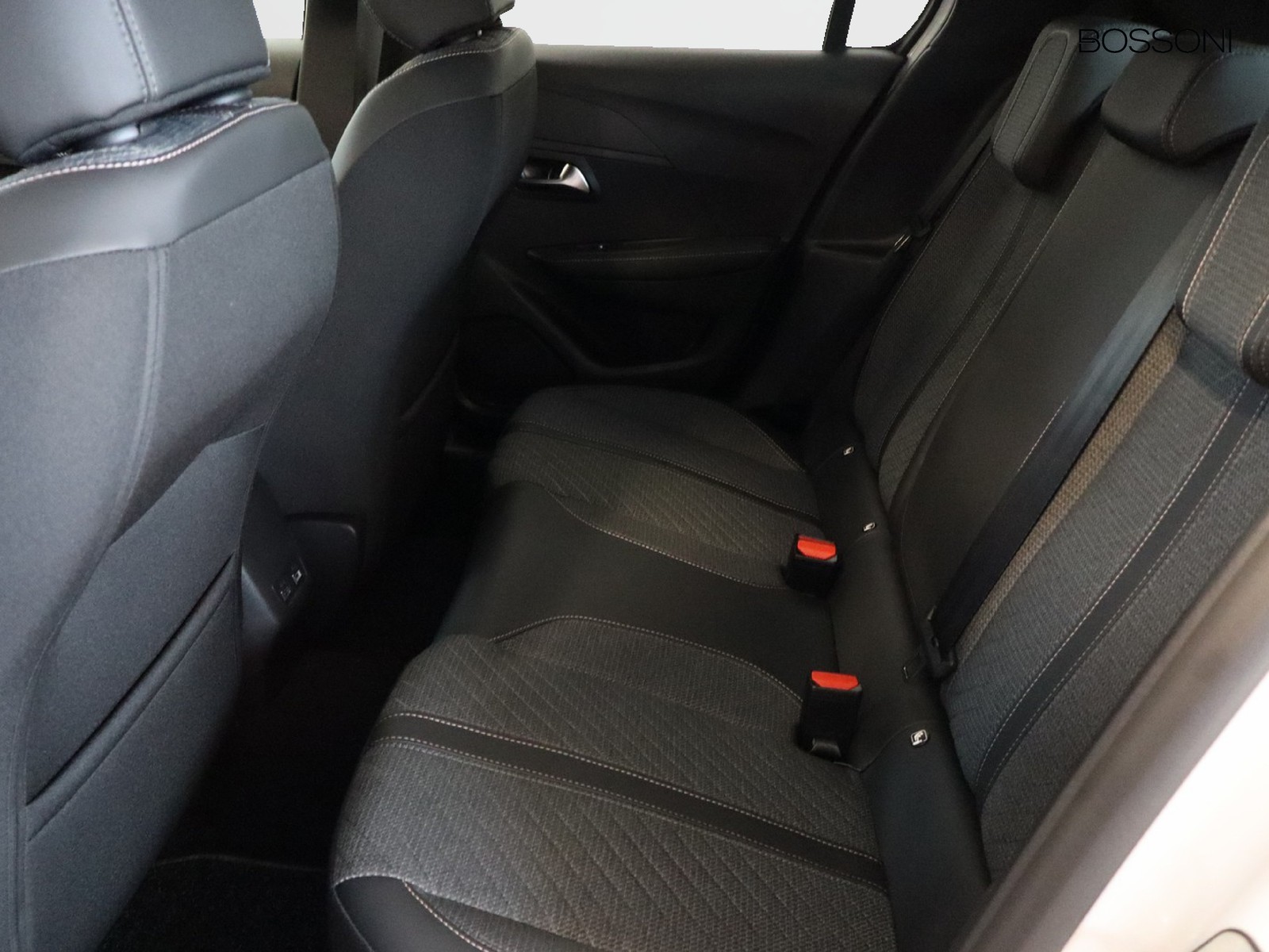 8 - Peugeot 208 1.2 hybrid 48v 110cv allure e-dcs6