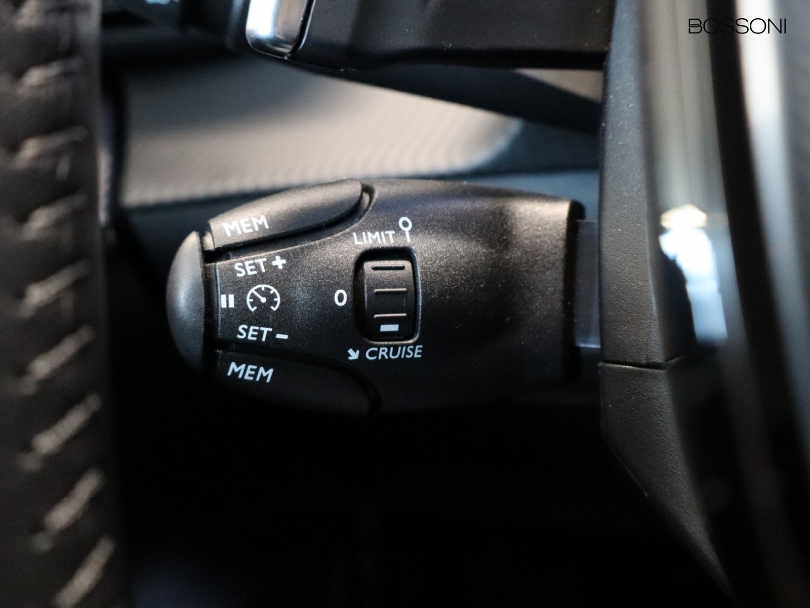 15 - Peugeot 208 1.2 hybrid 48v 110cv allure e-dcs6