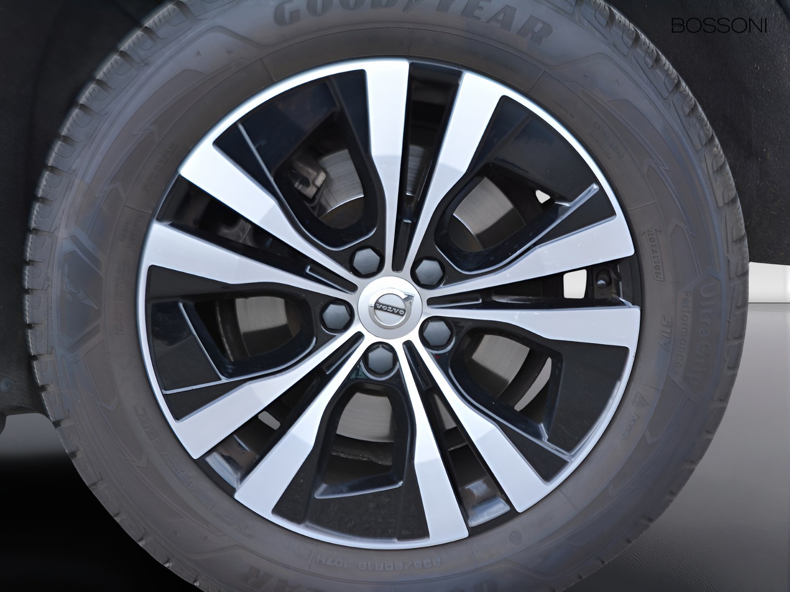 16 - Volvo XC60 2.0 b4 momentum awd geartronic my20