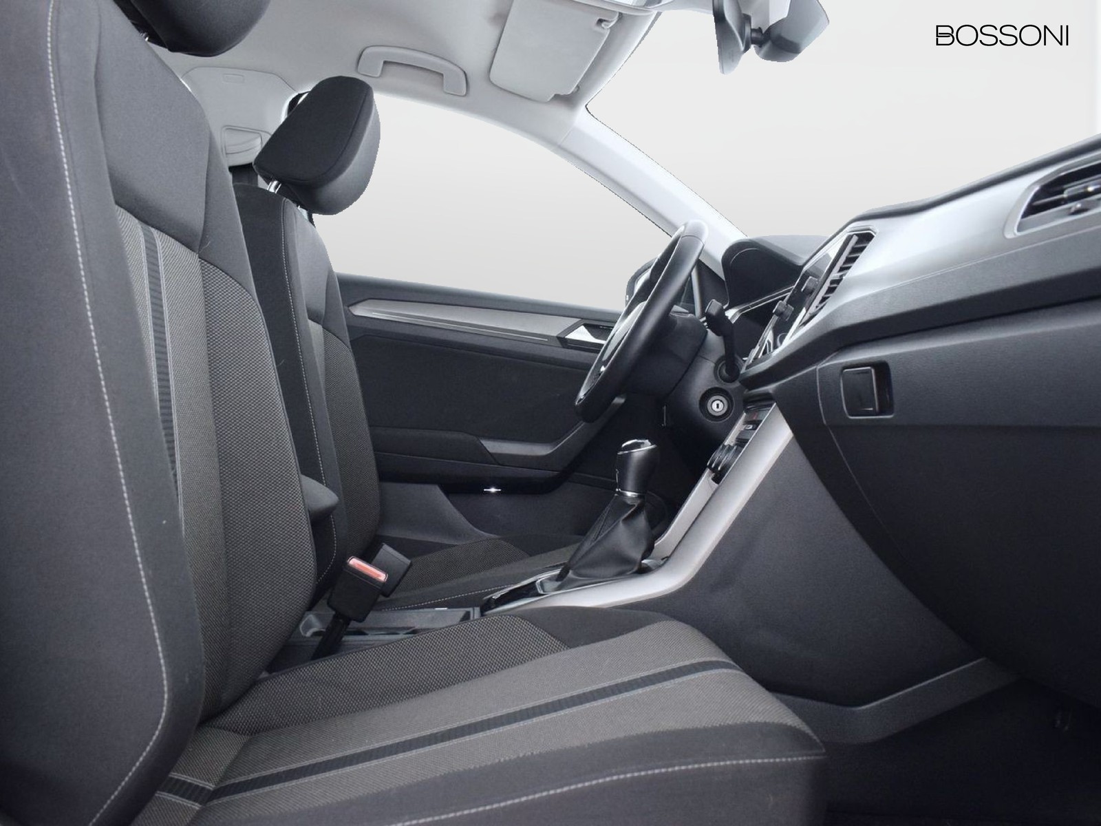 8 - Volkswagen T-Roc 1.0 tsi 110cv style