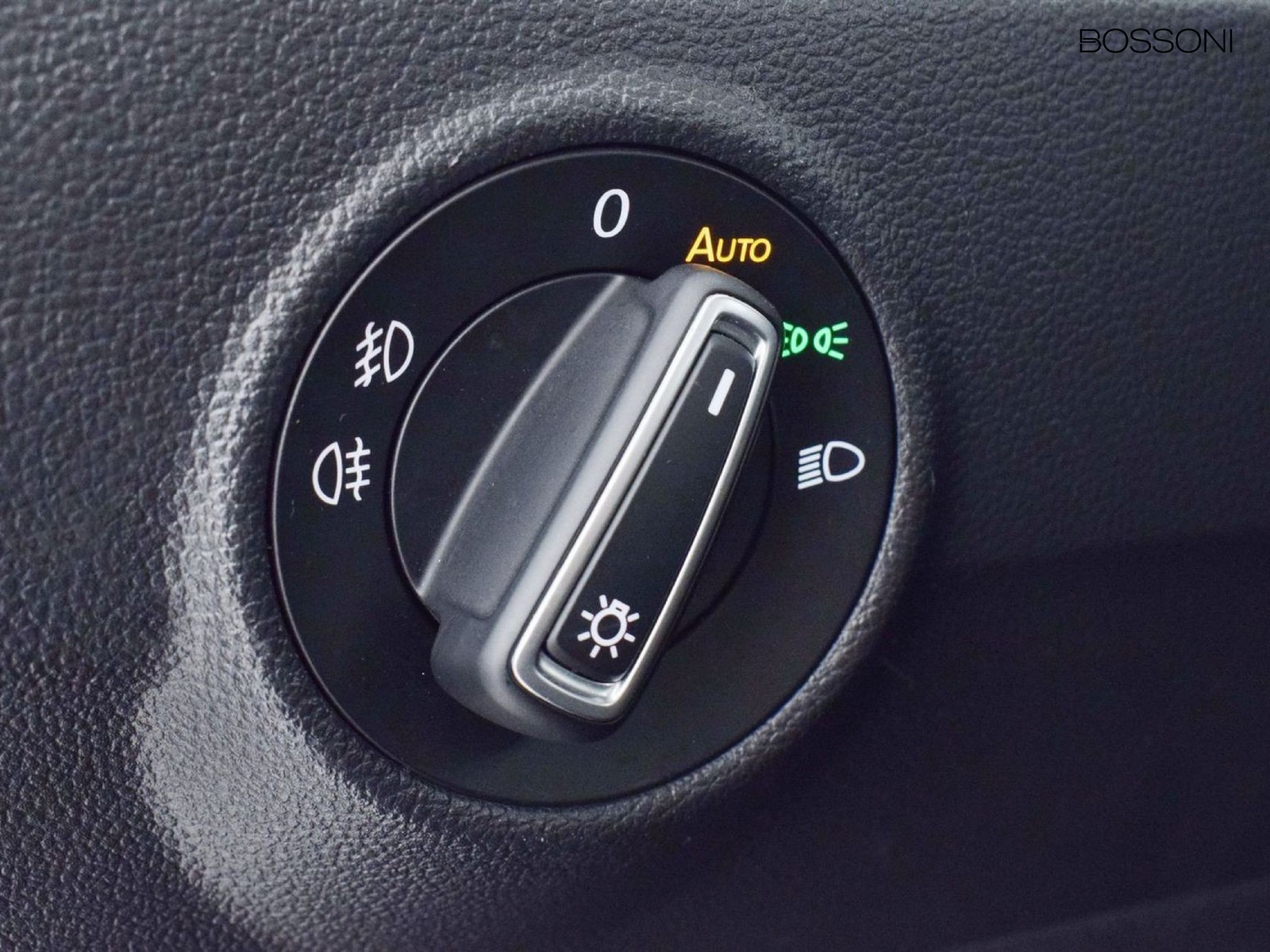 16 - Volkswagen T-Roc 1.0 tsi 110cv style