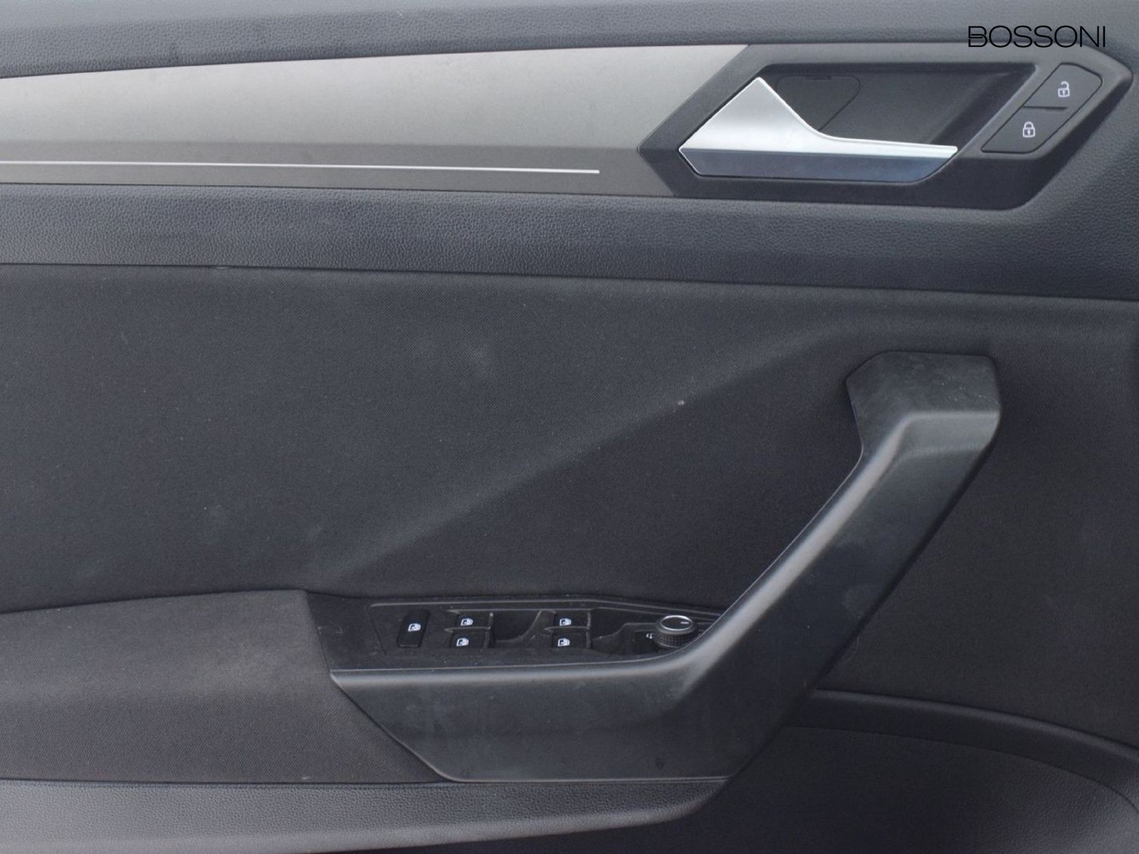 17 - Volkswagen T-Roc 1.0 tsi 110cv style