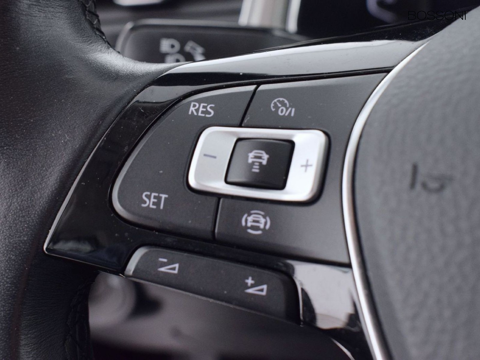 24 - Volkswagen T-Roc 1.0 tsi 110cv style