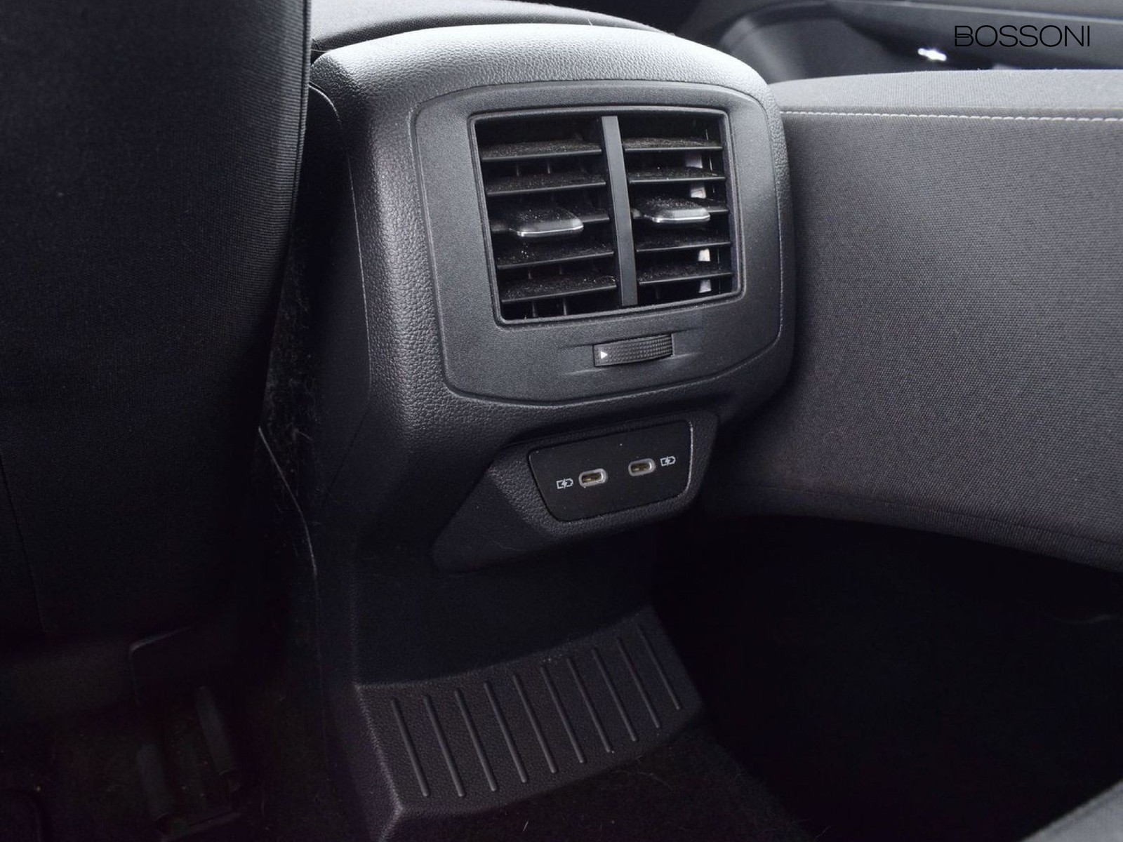 26 - Volkswagen T-Roc 1.0 tsi 110cv style