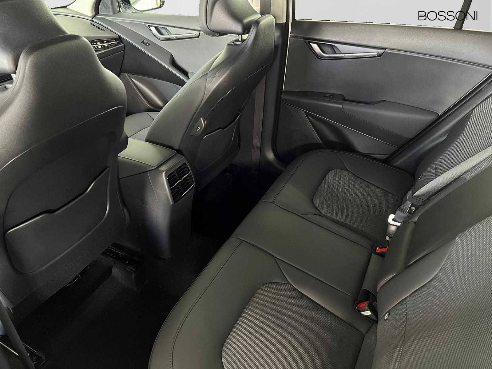 6 - Kia Niro 1.6 gdi hev tri-fuel 126cv style dct6