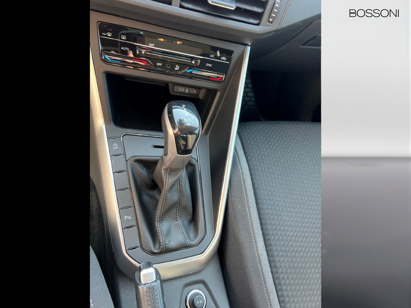 9 - Volkswagen Polo 1.0 tsi 95cv life dsg