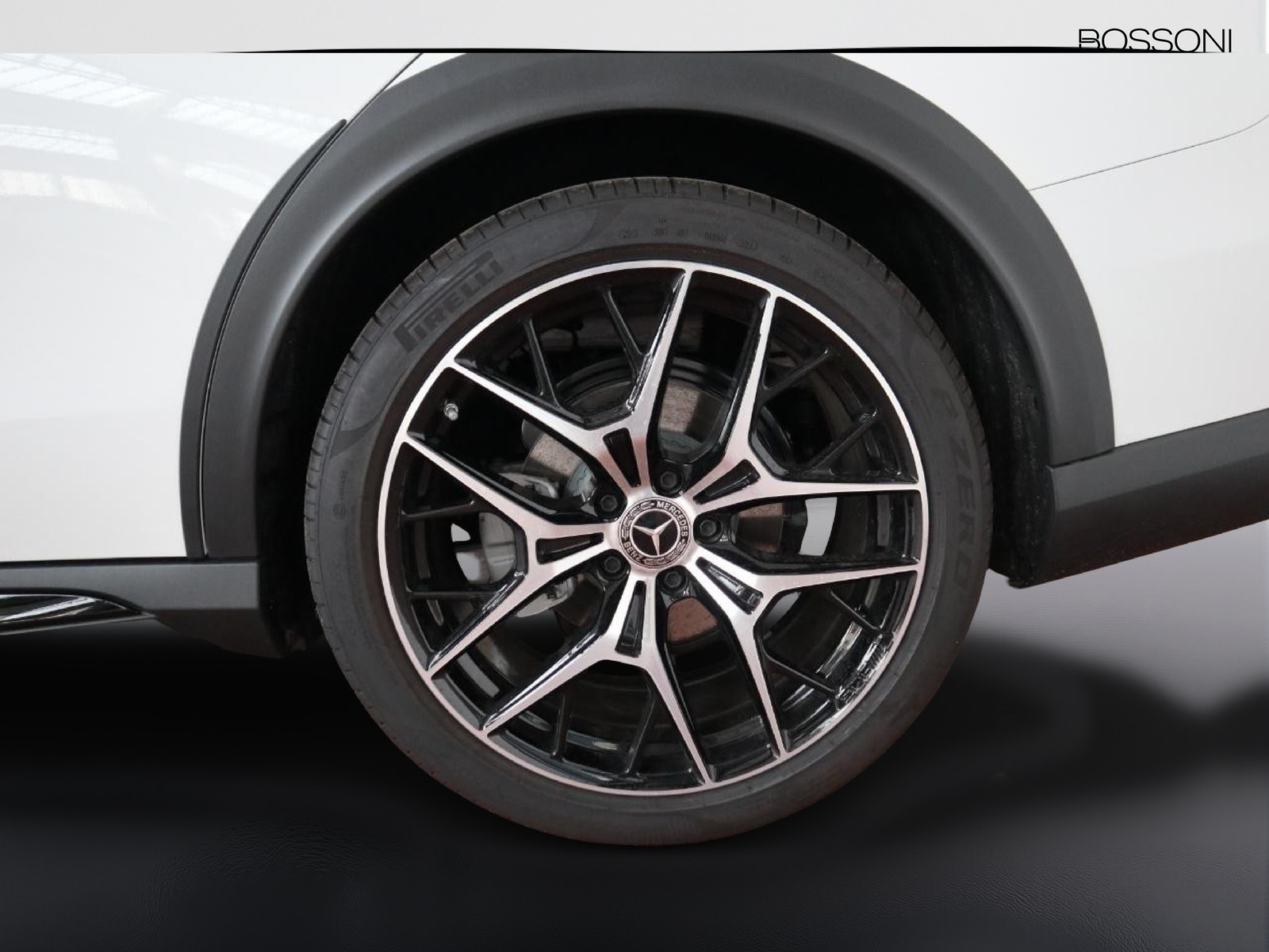 4 - Mercedes Classe E station wagon all-terrain 220 d premium 4matic 9g-tronic