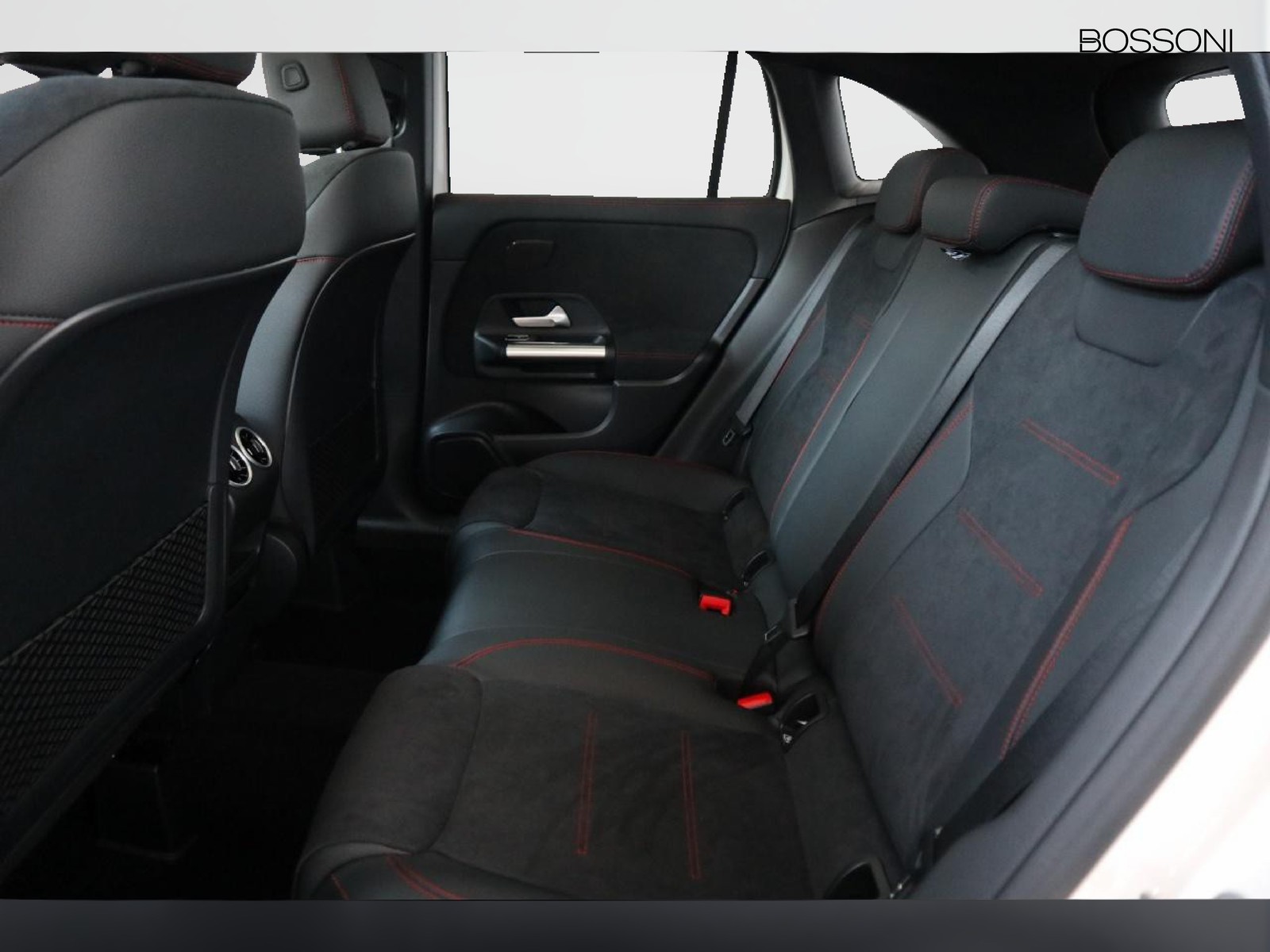 8 - Mercedes GLA 200 d amg line premium 4matic 8g-dct