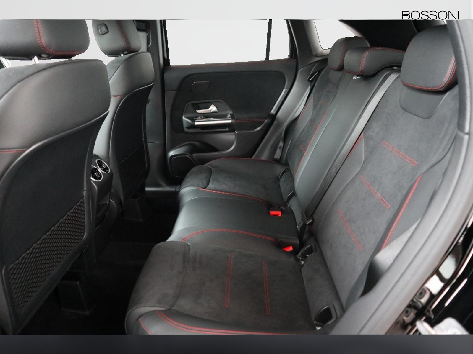 8 - Mercedes GLA 200 d amg line premium 4matic 8g-dct