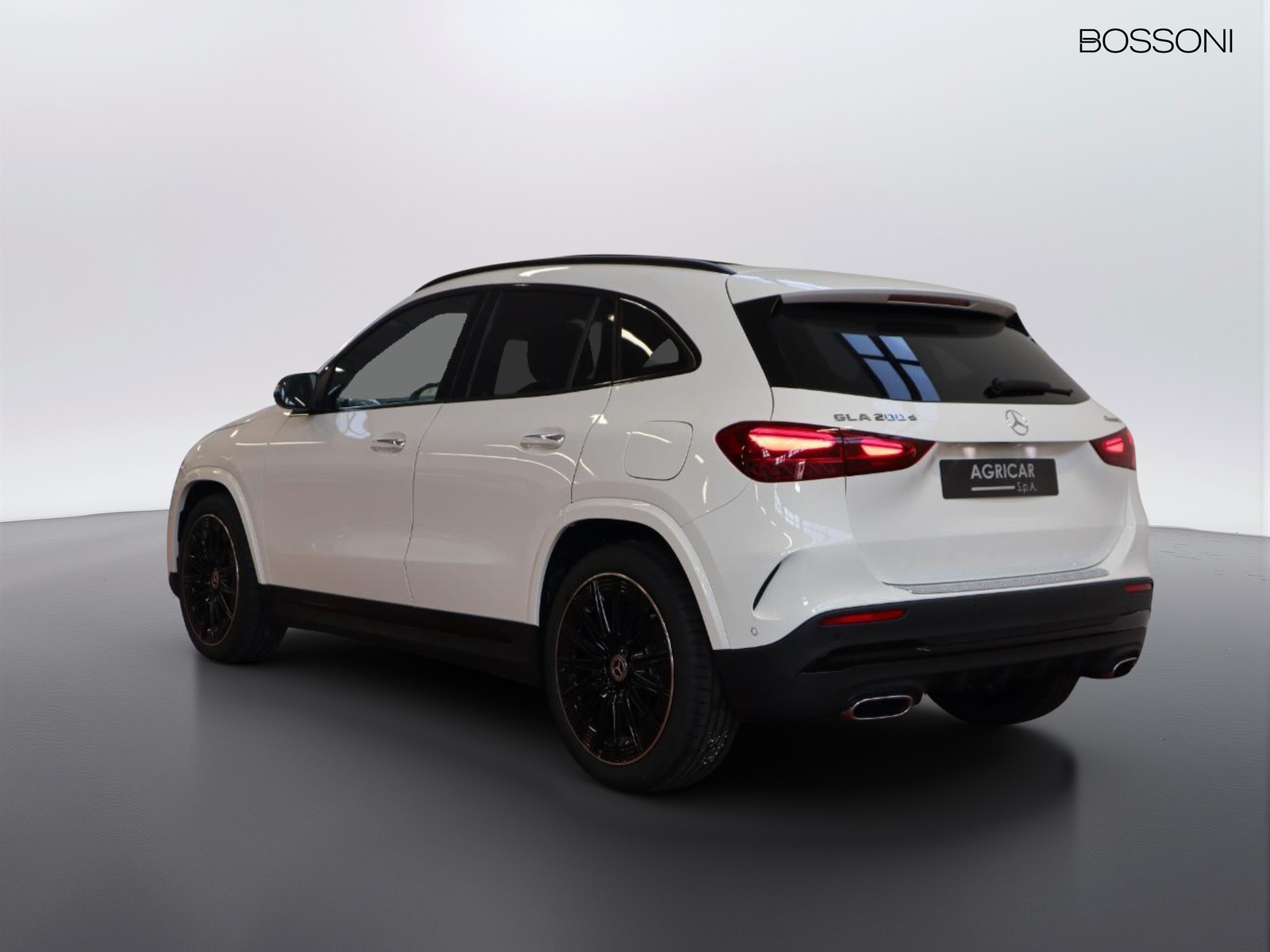 5 - Mercedes GLA 200 d amg line premium 4matic 8g-dct