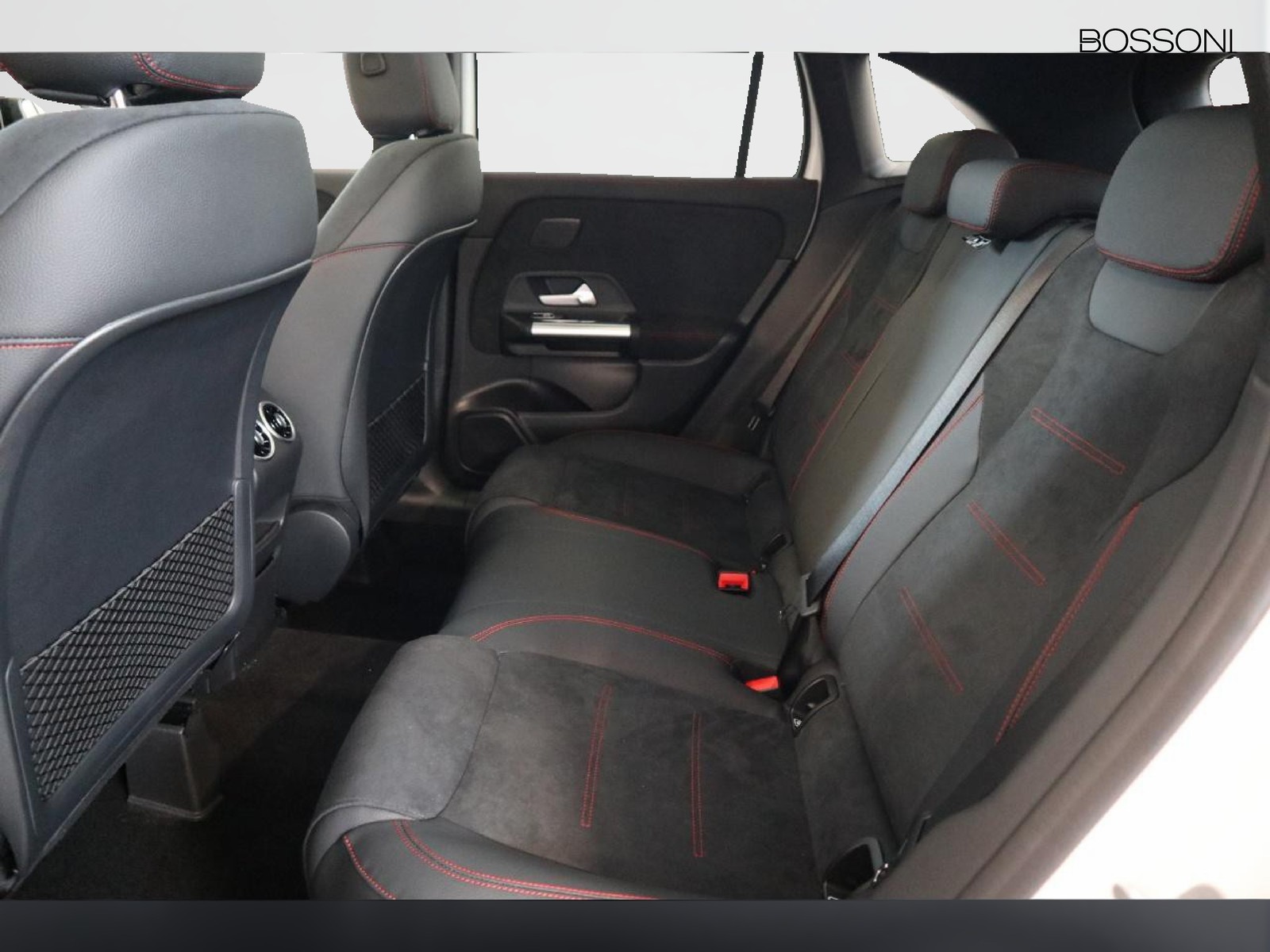 8 - Mercedes GLA 200 d amg line premium 4matic 8g-dct