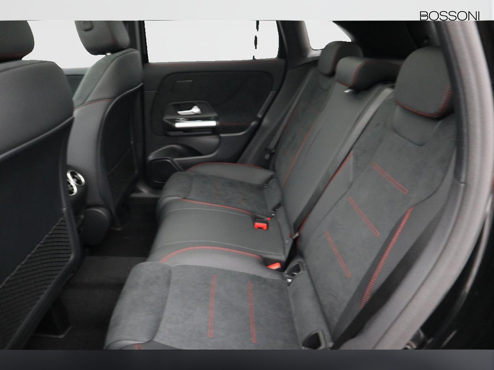 8 - Mercedes GLA 200 d amg line premium 4matic 8g-dct