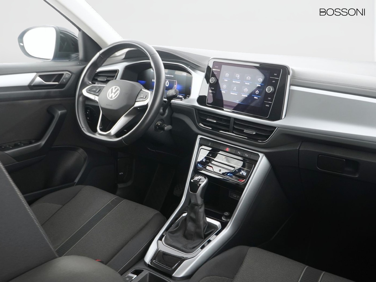 6 - Volkswagen T-Roc 1.0 tsi 110cv life