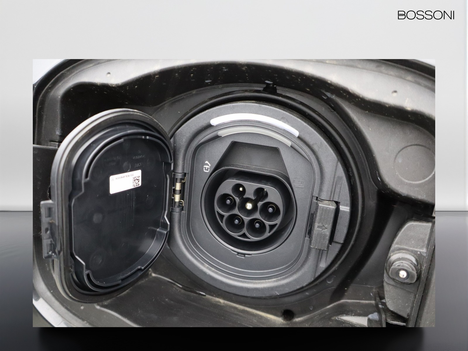 17 - Mercedes GLC suv 300 de plug in hybrid amg line advanced tech 4matic 9g-tronic