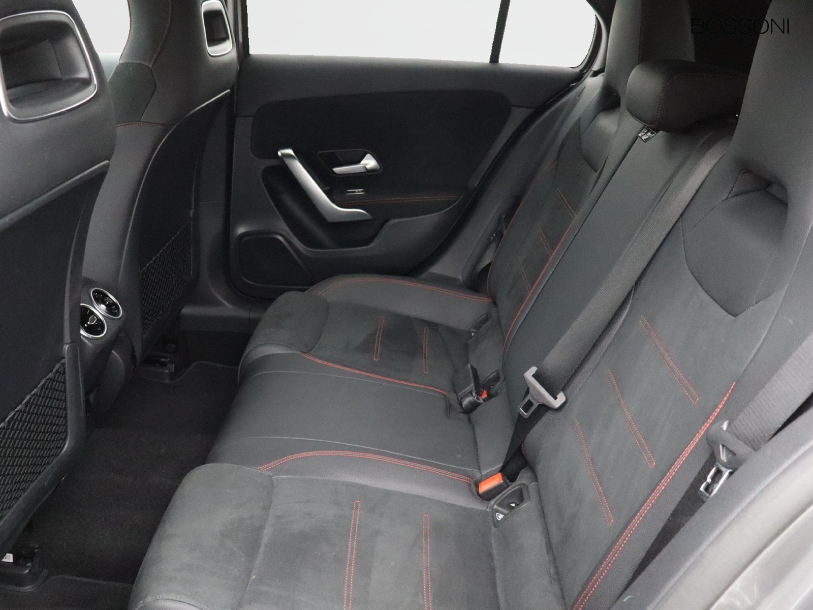 8 - Mercedes Classe A 200 d premium 4matic 8g-dct