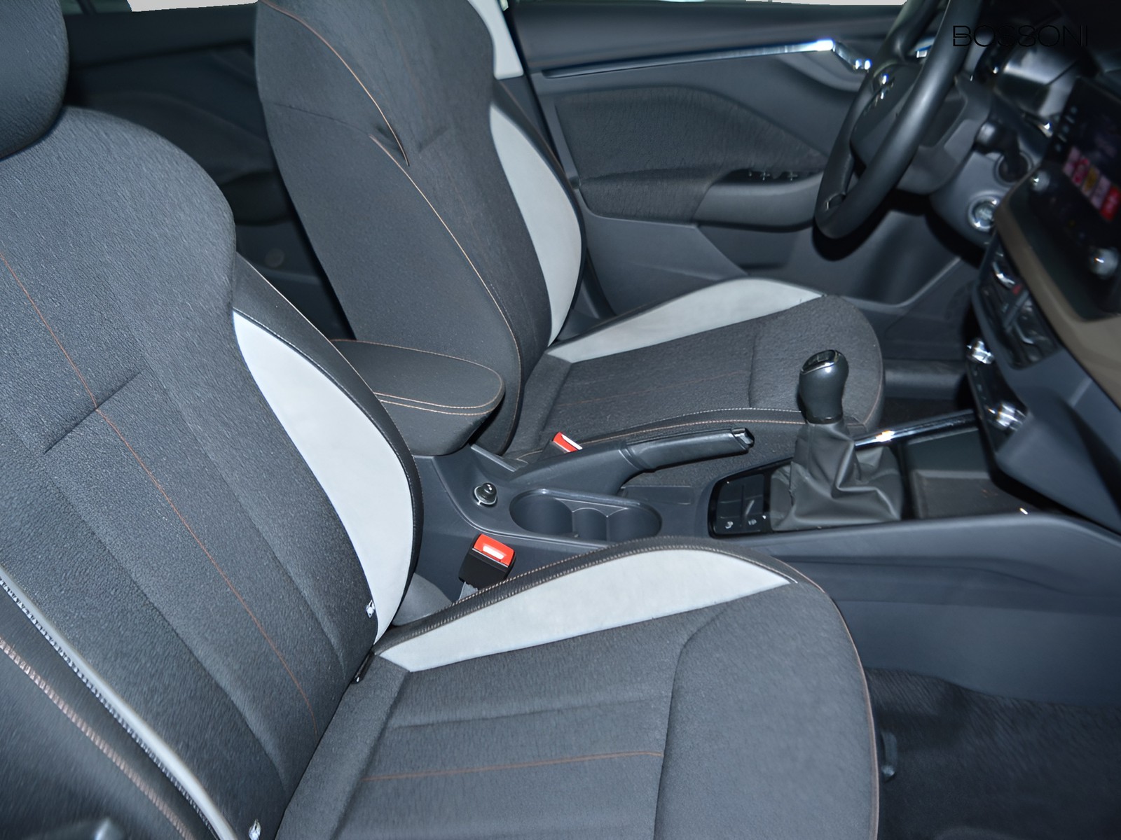 5 - Skoda Kamiq 1.0 tsi 95cv black dots