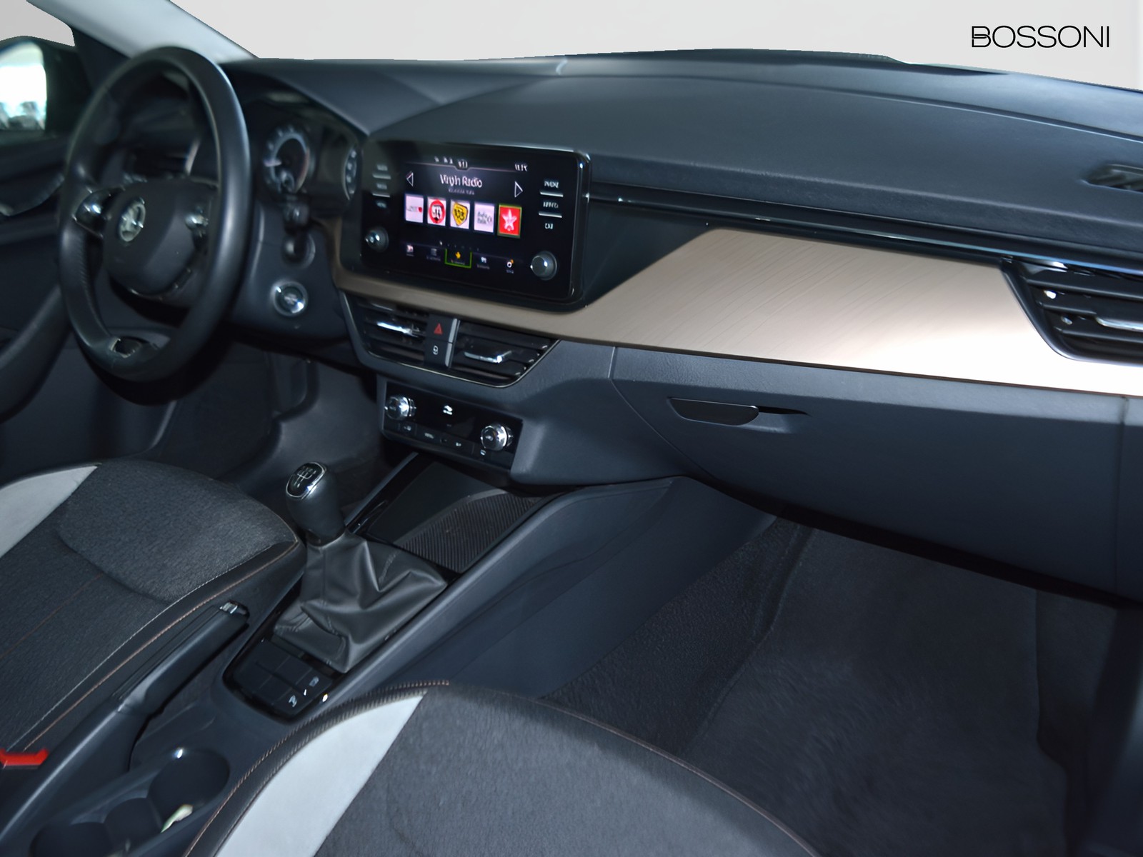 8 - Skoda Kamiq 1.0 tsi 95cv black dots