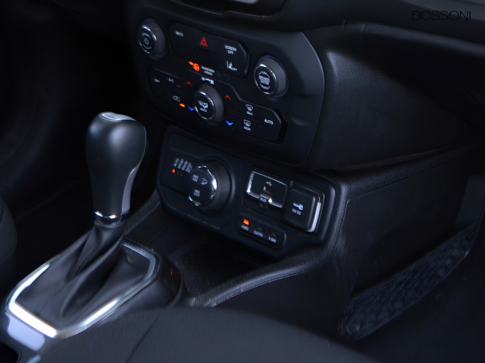 12 - Jeep Renegade 1.3 t4 phev limited 4xe at6