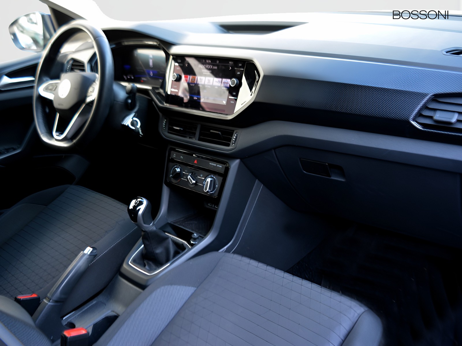 8 - Volkswagen T-Cross 1.0 tsi 95cv style