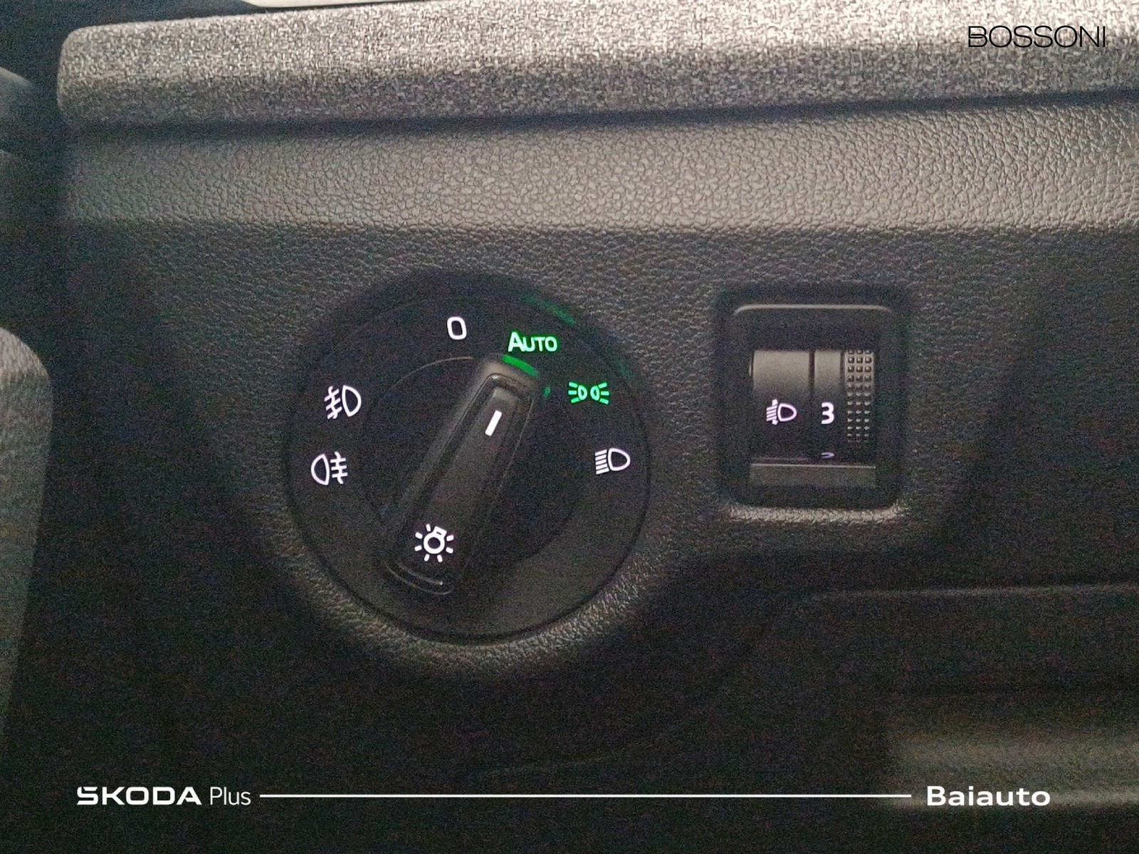 18 - Skoda Kamiq 1.0 tsi 115cv black dots dsg