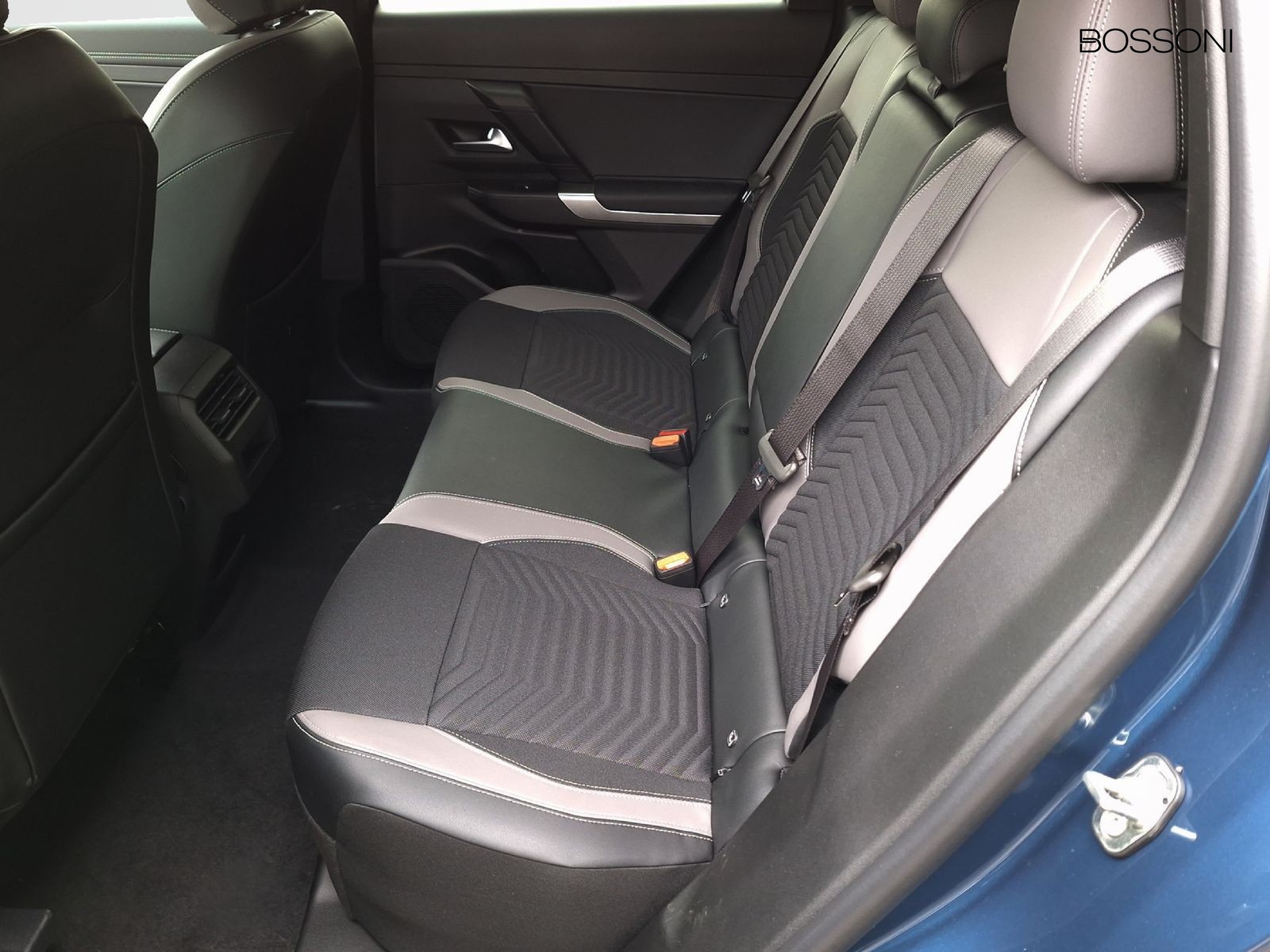 12 - Jeep Compass 1.6 turbo e-hybrid plug-in 225cv first edition fwd edct7