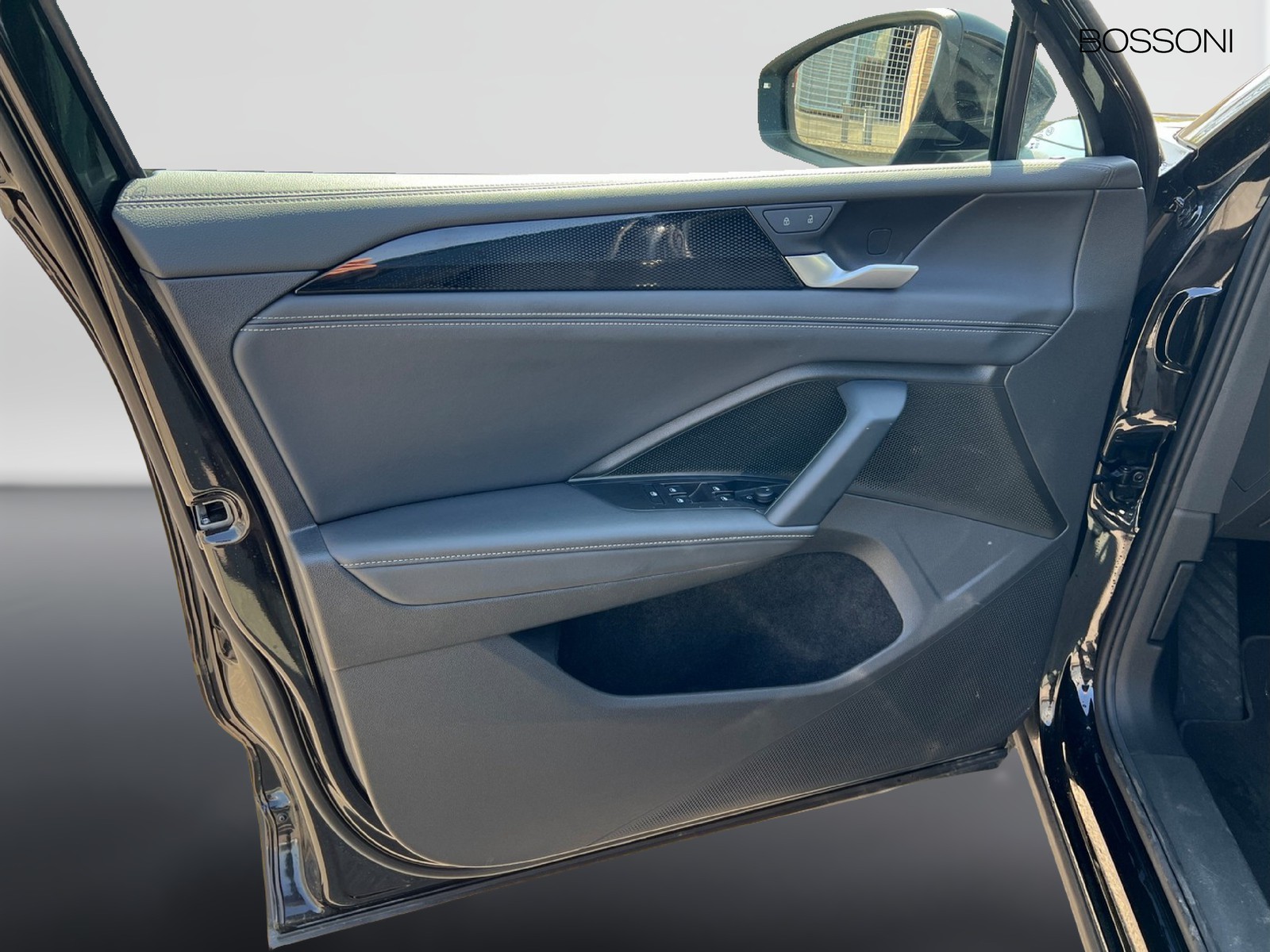 8 - Volkswagen Tiguan 2.0 tdi scr 150cv life dsg