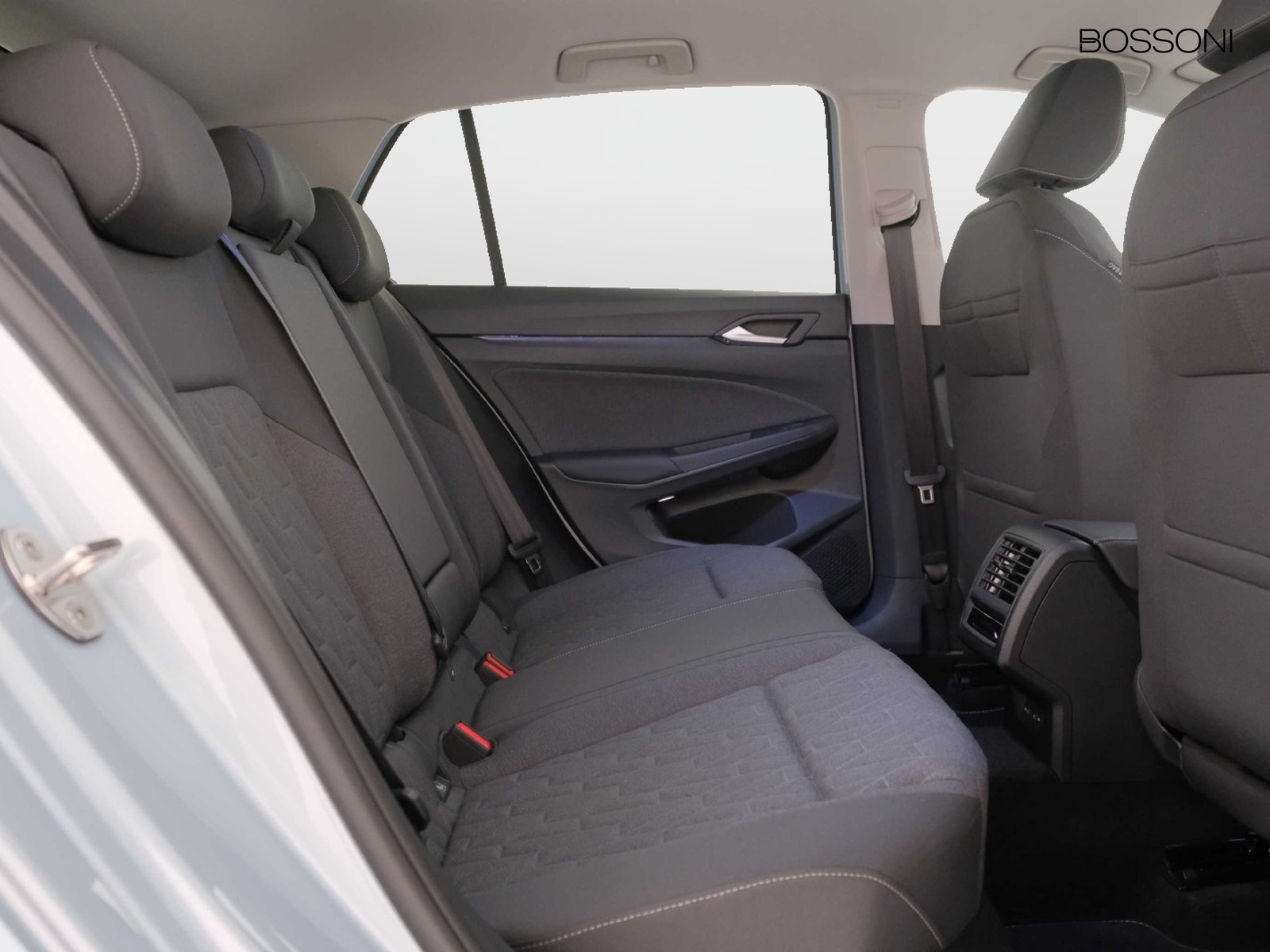 9 - Volkswagen Golf 1.5 tsi ehybrid 204cv life dsg