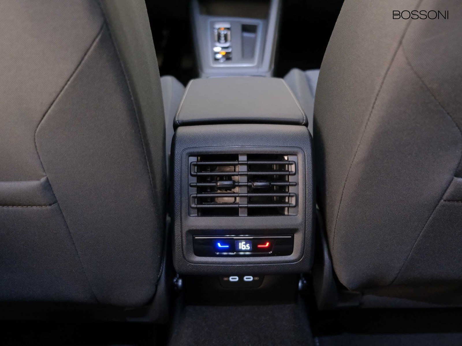 35 - Volkswagen Golf 1.5 tsi ehybrid 204cv life dsg