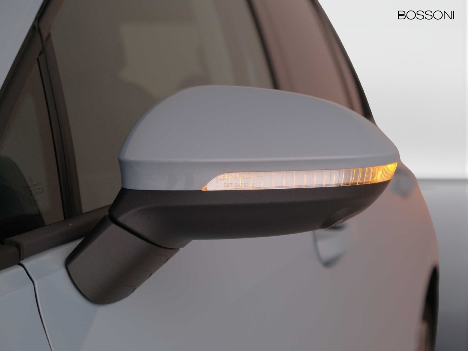 38 - Volkswagen Golf 1.5 tsi ehybrid 204cv life dsg