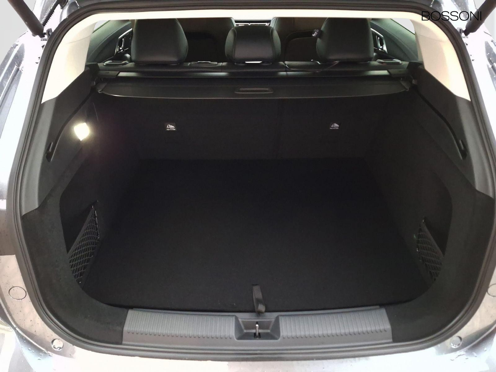 6 - Mg HS 1.5 phev luxury auto