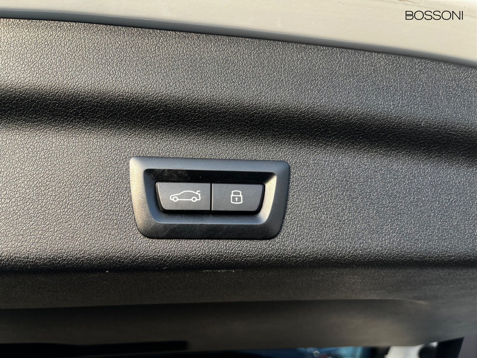 8 - BMW X1 18d sdrive msport dct