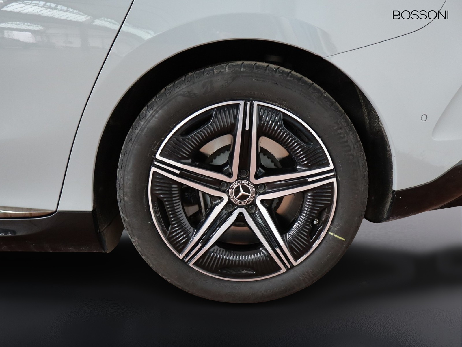 4 - Mercedes EQE 350 premium plus 4matic