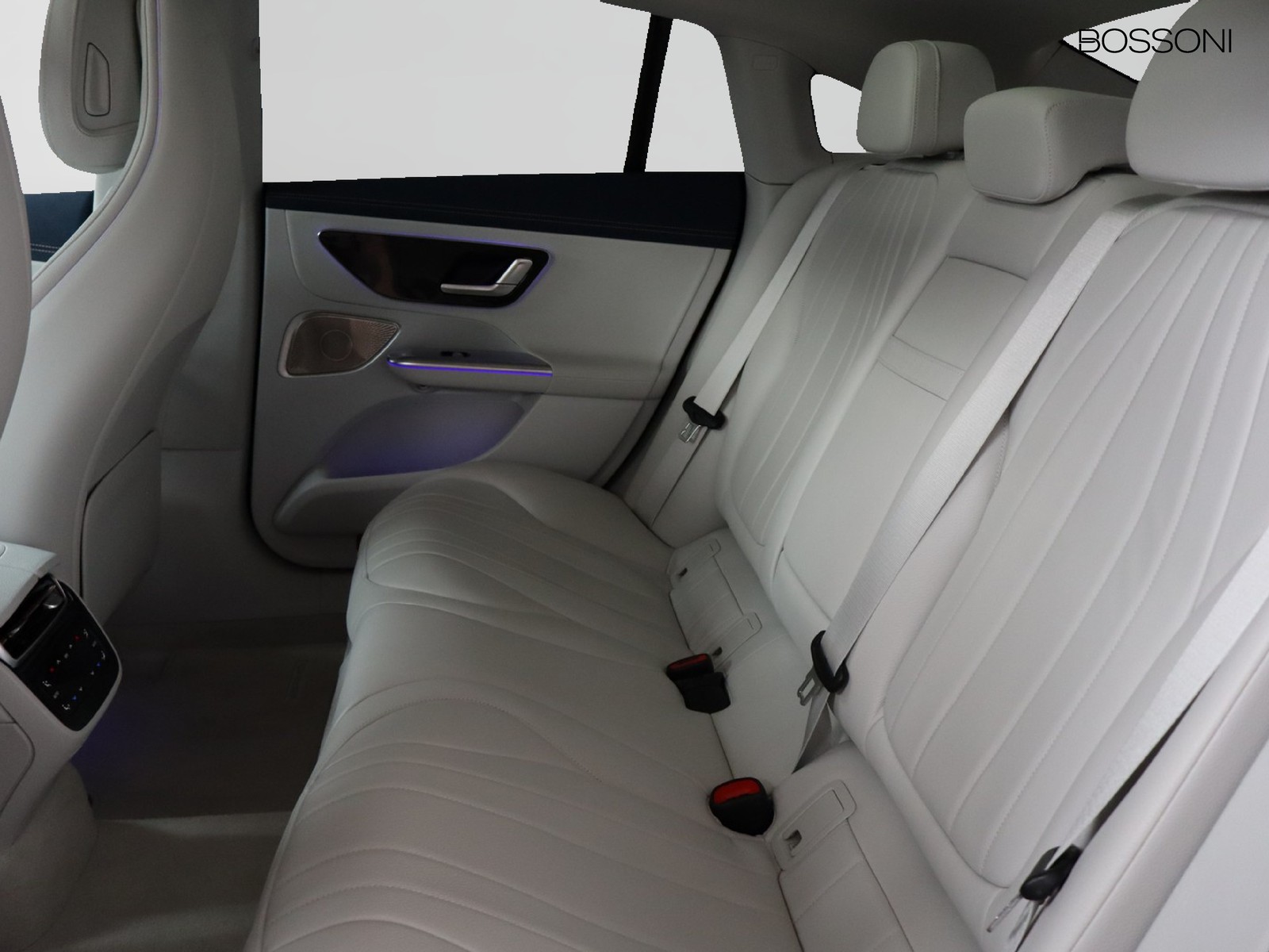 8 - Mercedes EQE 350 premium plus 4matic