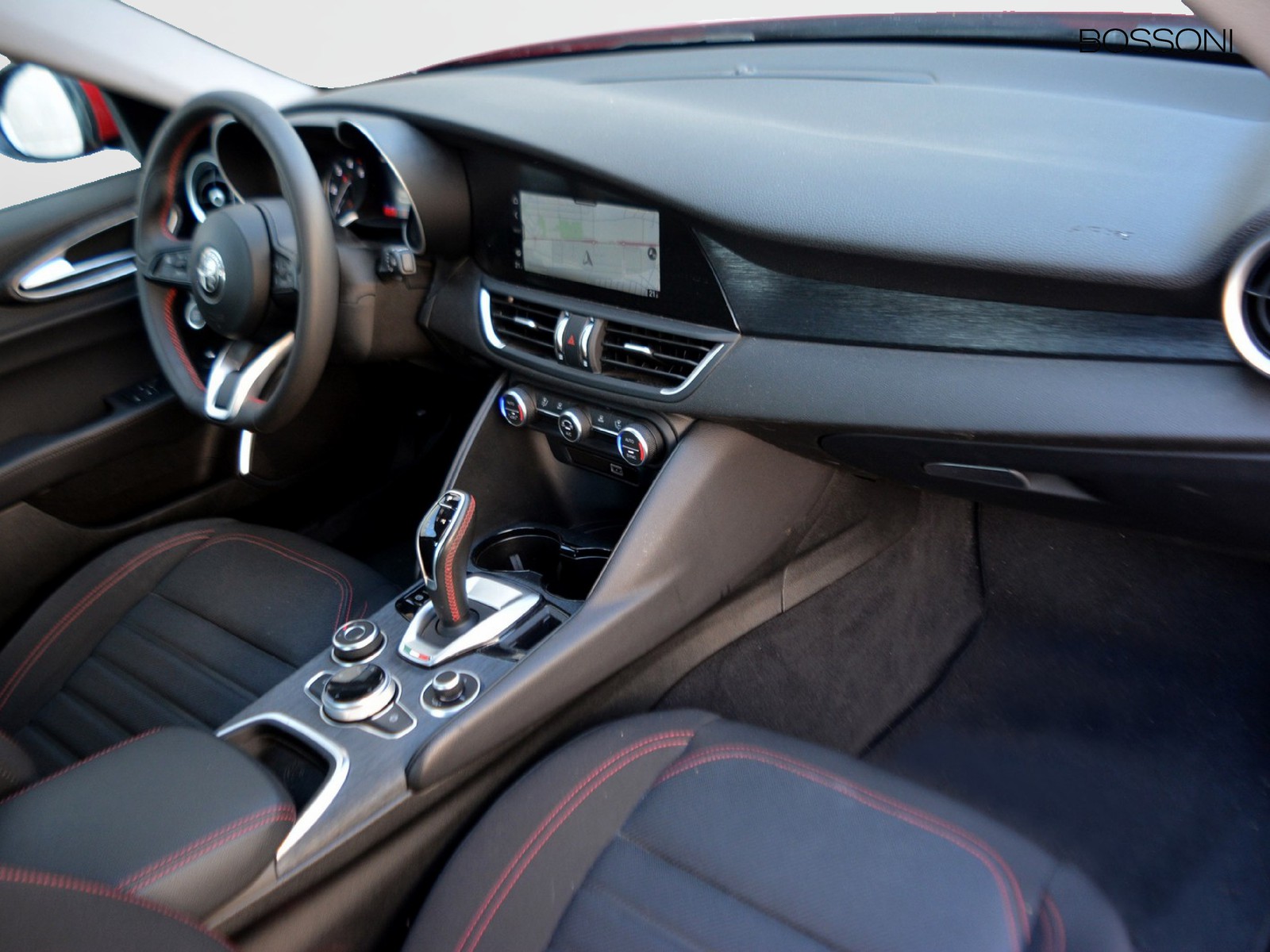 8 - Alfa Romeo Giulia 2.2 turbo 160cv business at8